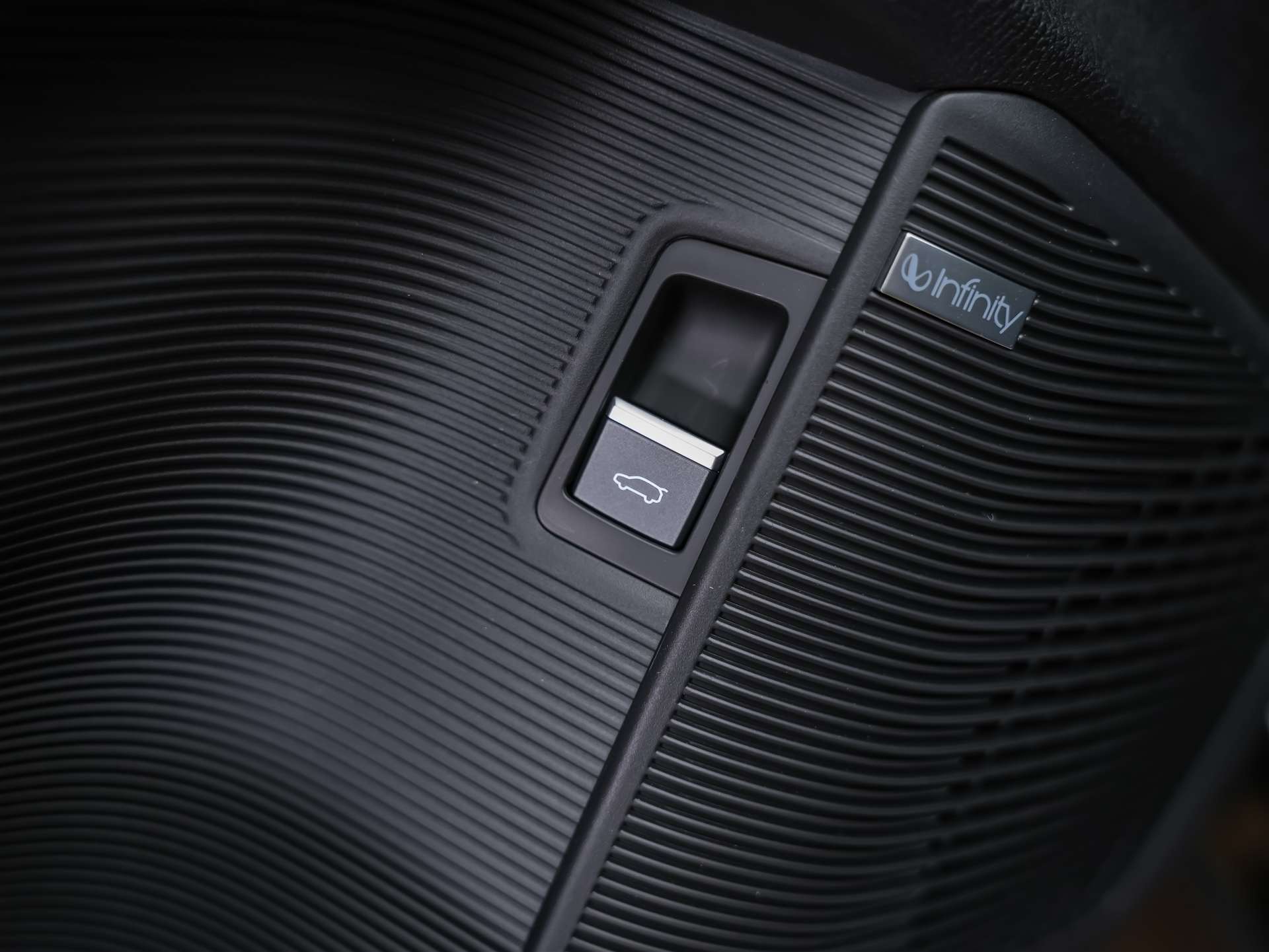BYD Seal U DM-i Design AWD *SOFORT Verfügbar*Werksgarantie*Lenkradheizung*Sitzbelüftung*360° Kamera*-image-24