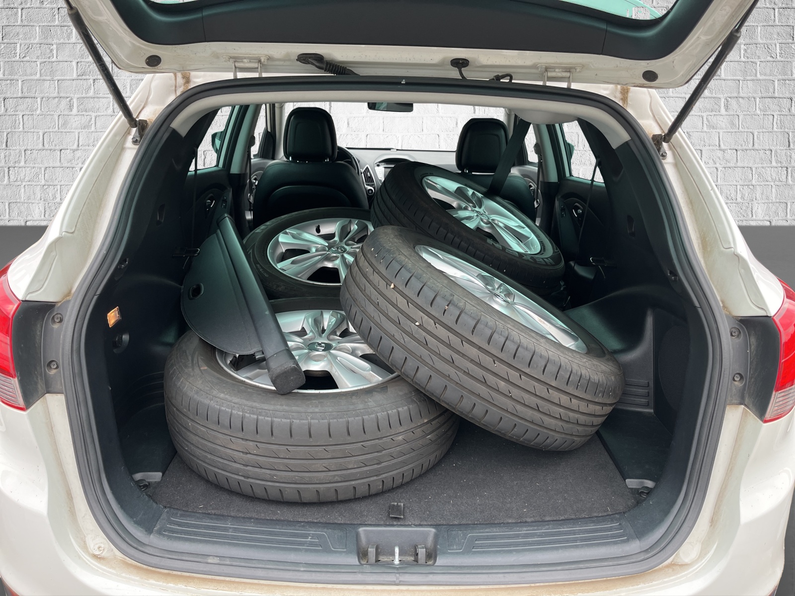 HYUNDAI iX 35 2.0 CRDi Style 4WD Automatic-image-15