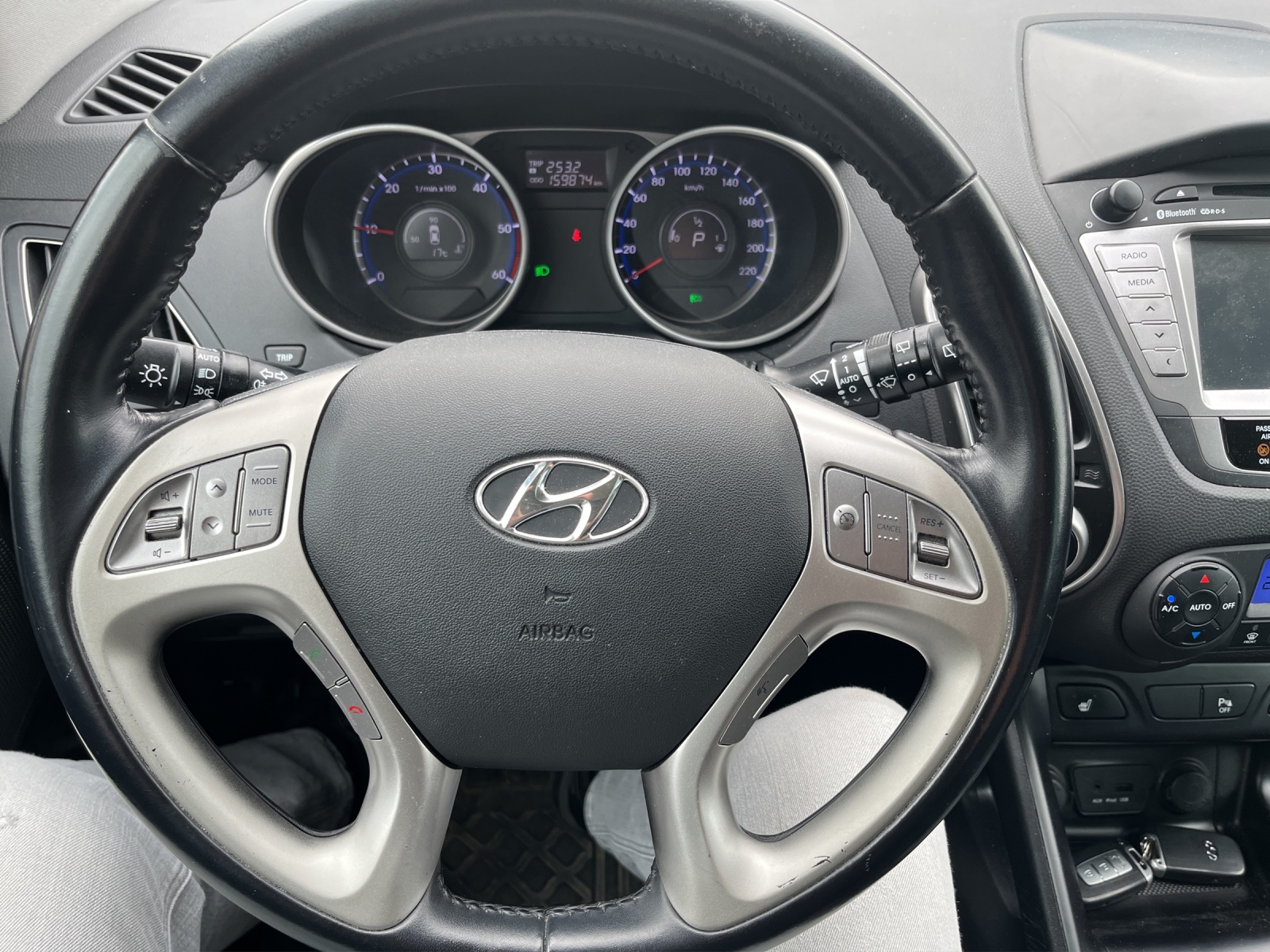 HYUNDAI iX 35 2.0 CRDi Style 4WD Automatic-image-9