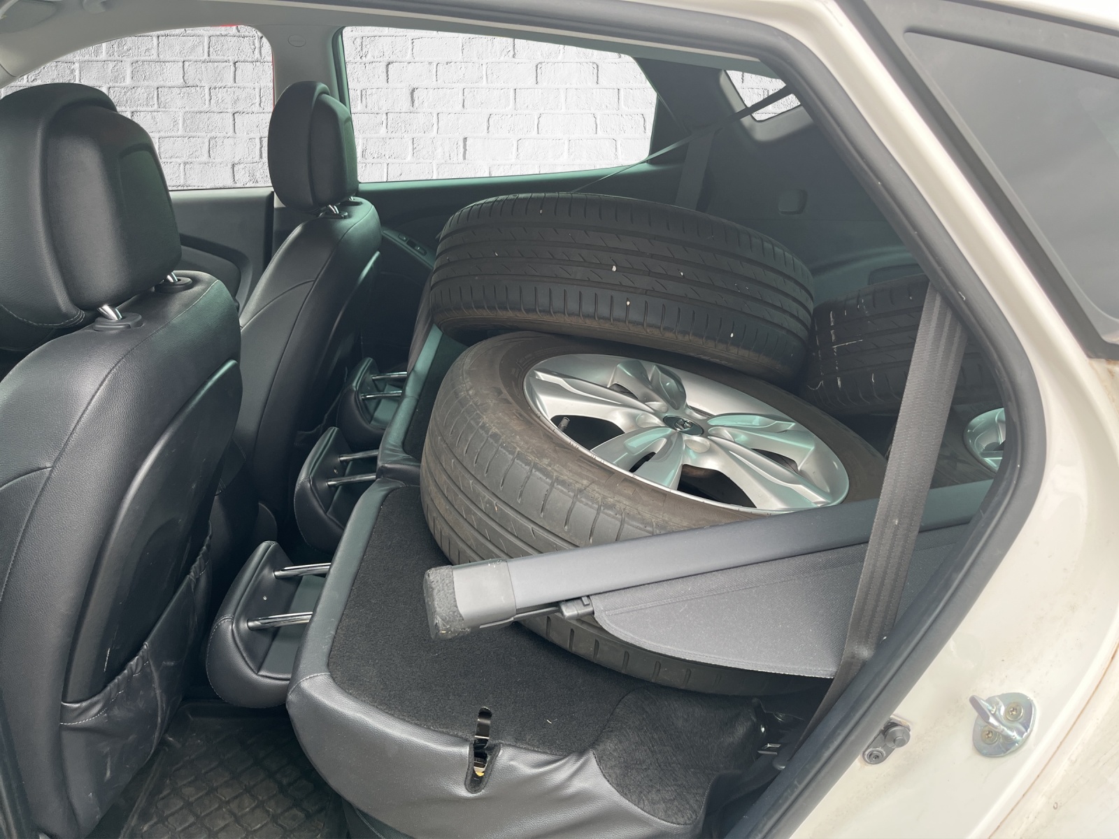 HYUNDAI iX 35 2.0 CRDi Style 4WD Automatic-image-14