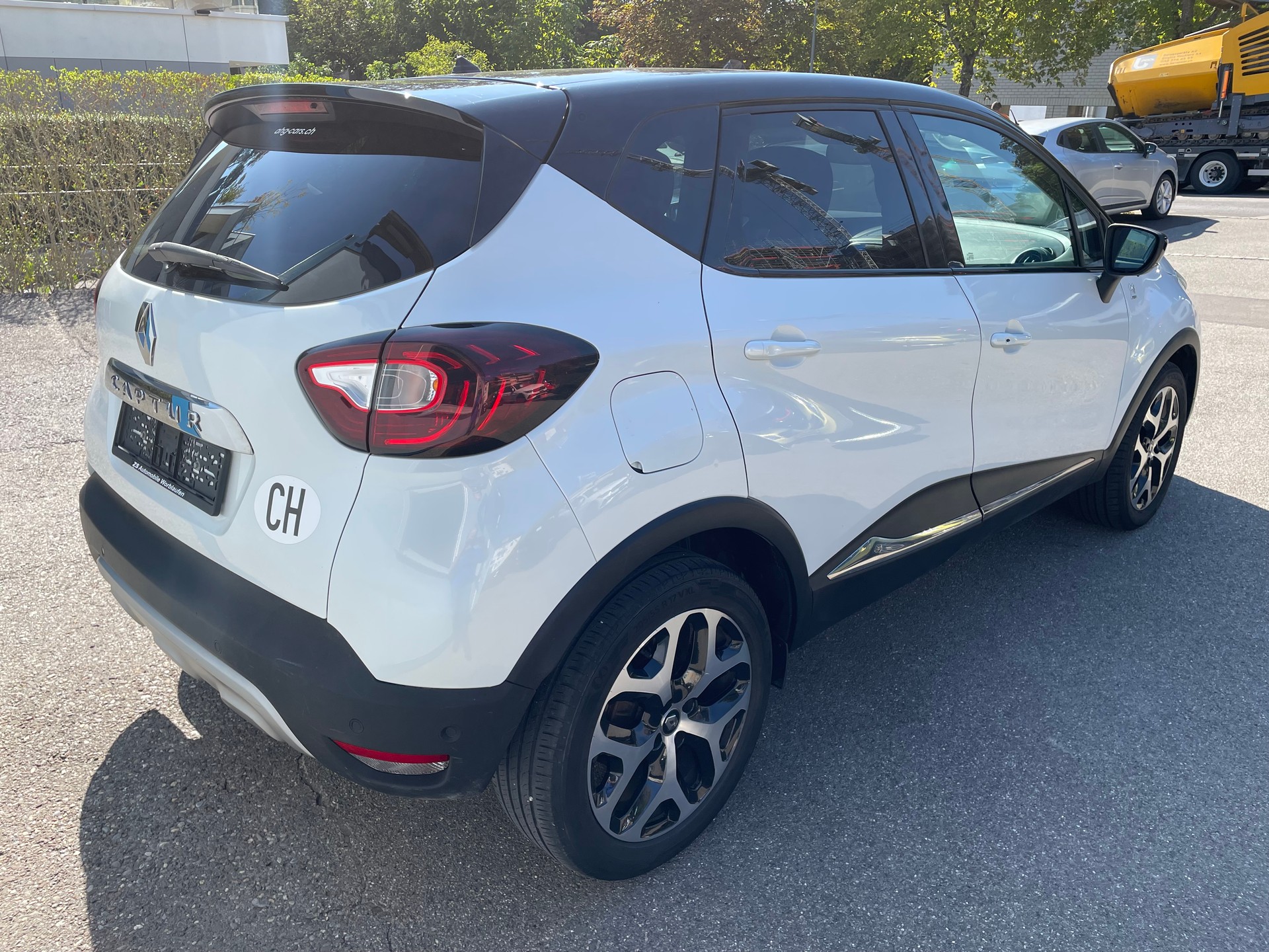 RENAULT Captur 1.2 T 16V 90th Anniversary EDC-image-3