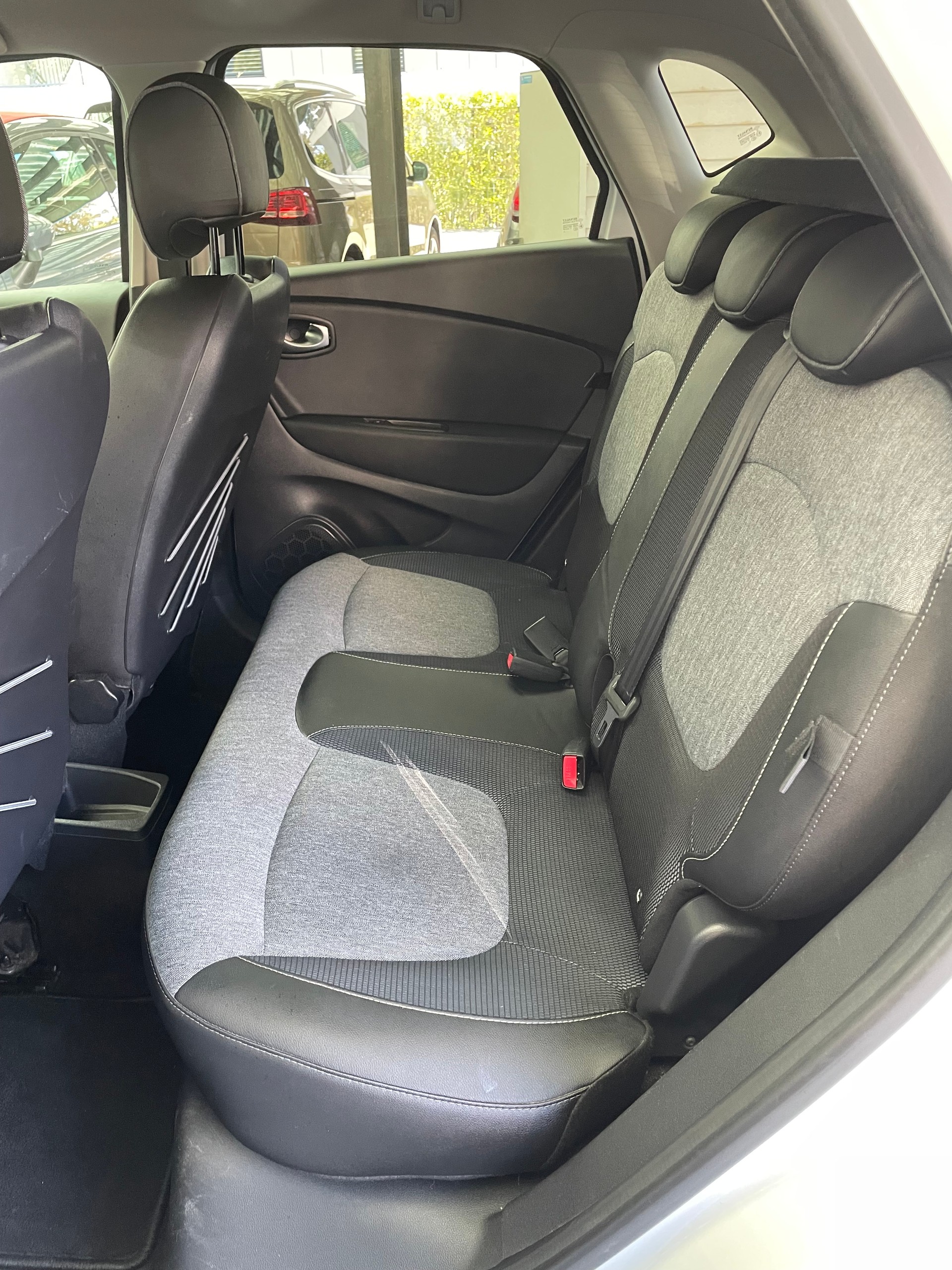 RENAULT Captur 1.2 T 16V 90th Anniversary EDC-image-8