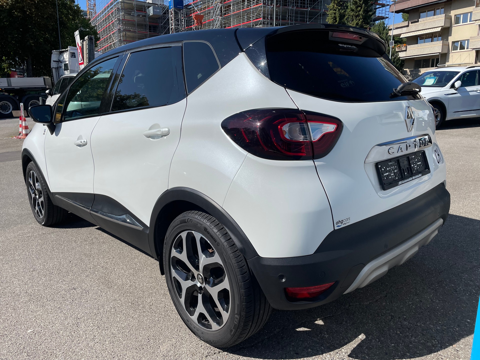 RENAULT Captur 1.2 T 16V 90th Anniversary EDC-image-2