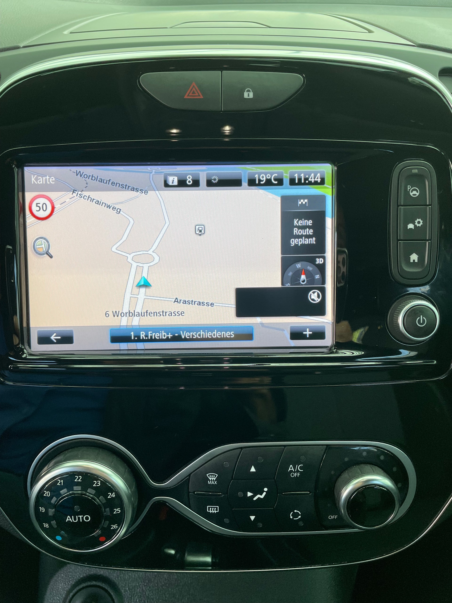 RENAULT Captur 1.2 T 16V 90th Anniversary EDC-image-11