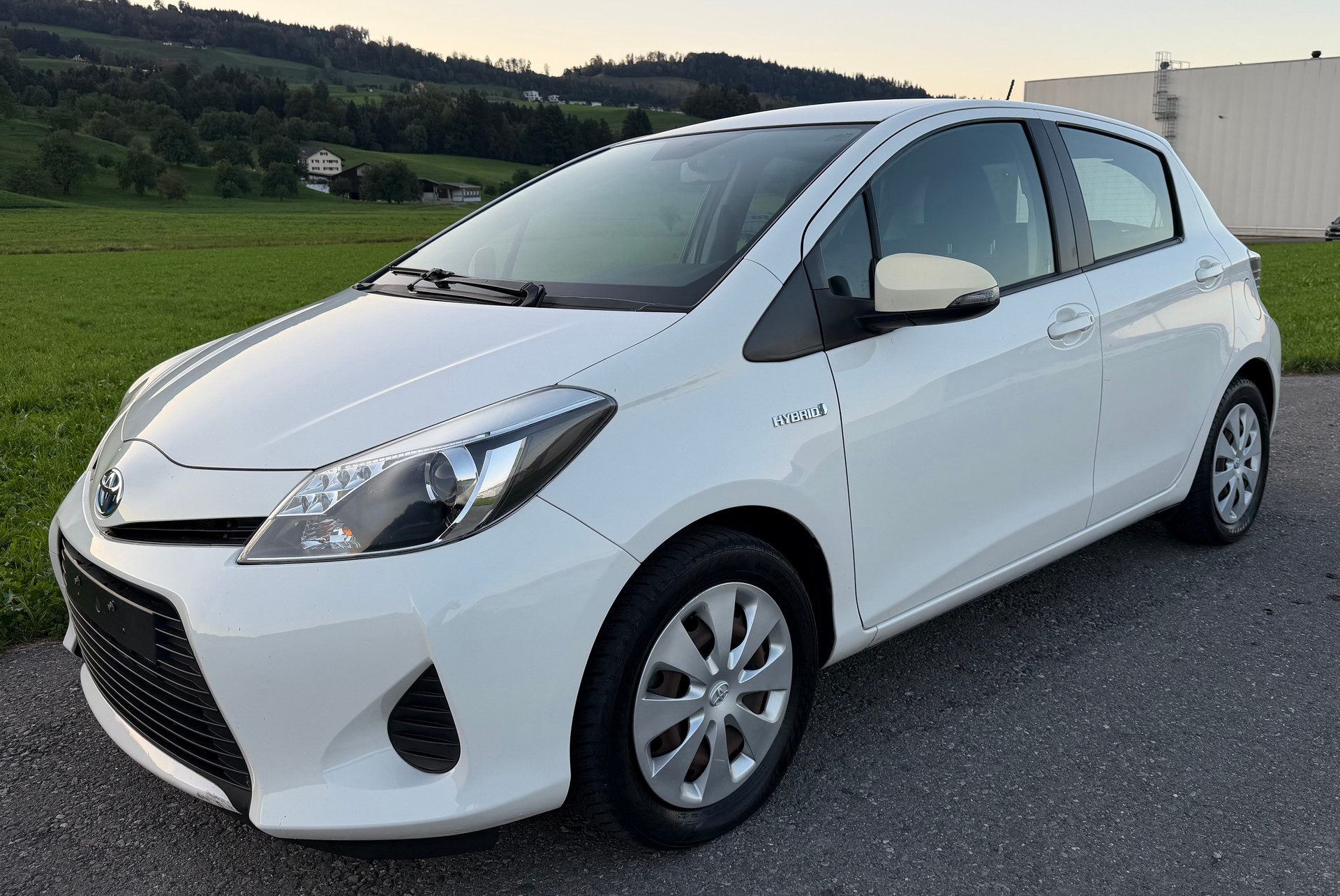 TOYOTA Yaris 1.5 VVT-i Hybrid Luna CVT-image-1