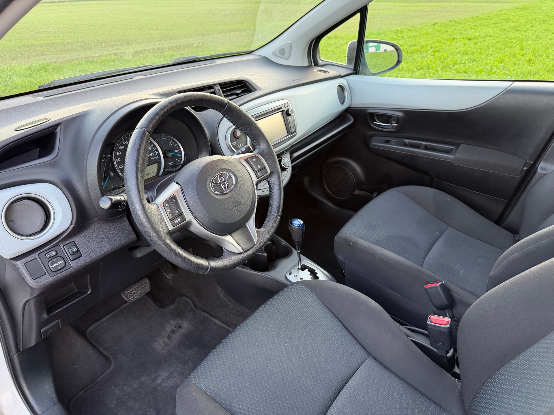 TOYOTA Yaris 1.5 VVT-i Hybrid Luna CVT-image-8