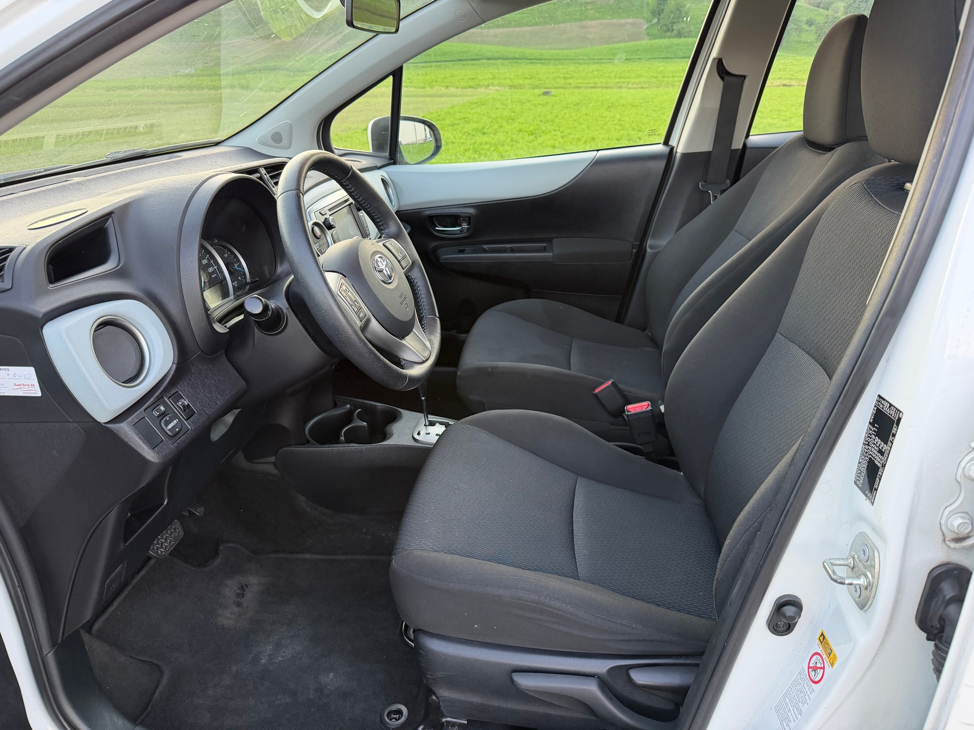 TOYOTA Yaris 1.5 VVT-i Hybrid Luna CVT-image-7