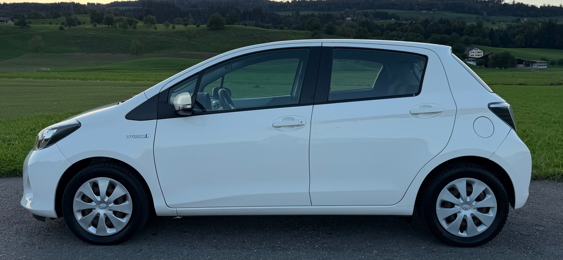 TOYOTA Yaris 1.5 VVT-i Hybrid Luna CVT-image-2