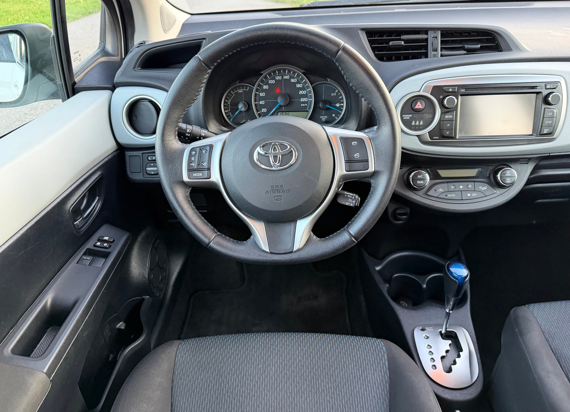TOYOTA Yaris 1.5 VVT-i Hybrid Luna CVT-image-13