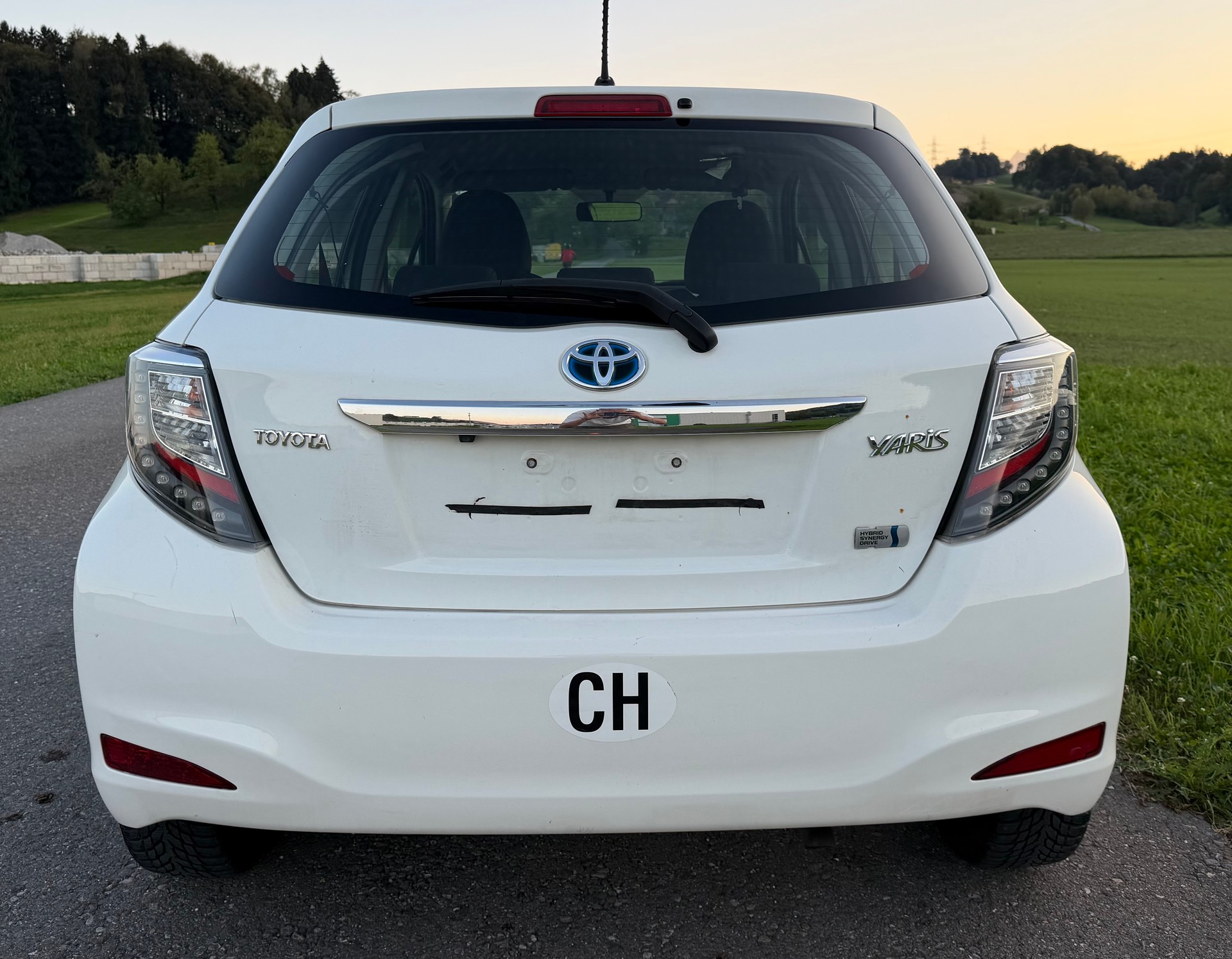 TOYOTA Yaris 1.5 VVT-i Hybrid Luna CVT-image-4