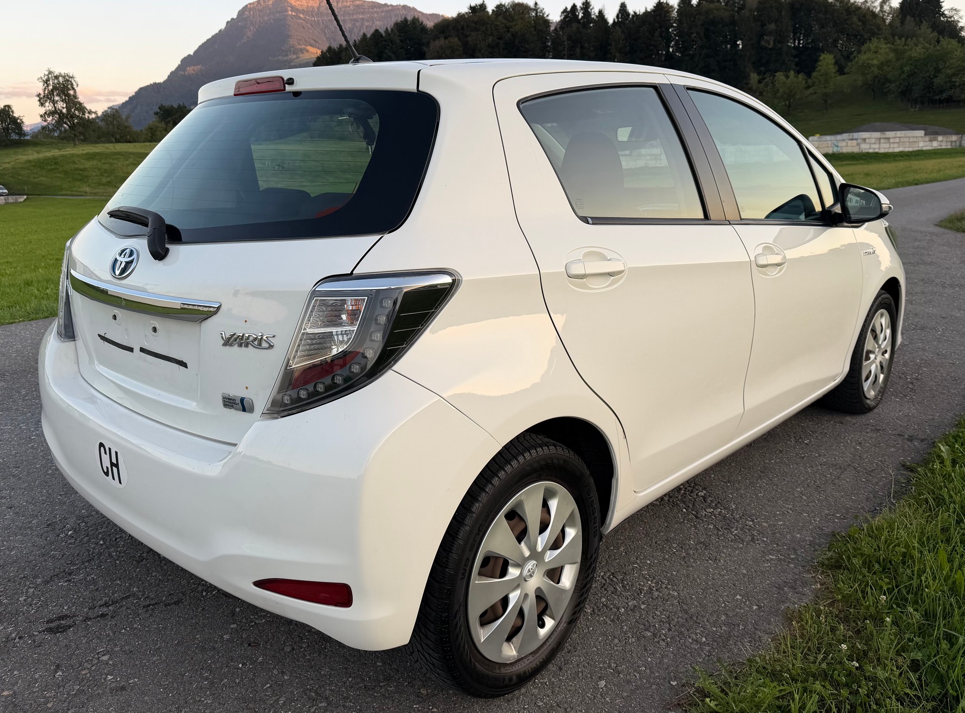 TOYOTA Yaris 1.5 VVT-i Hybrid Luna CVT-image-5