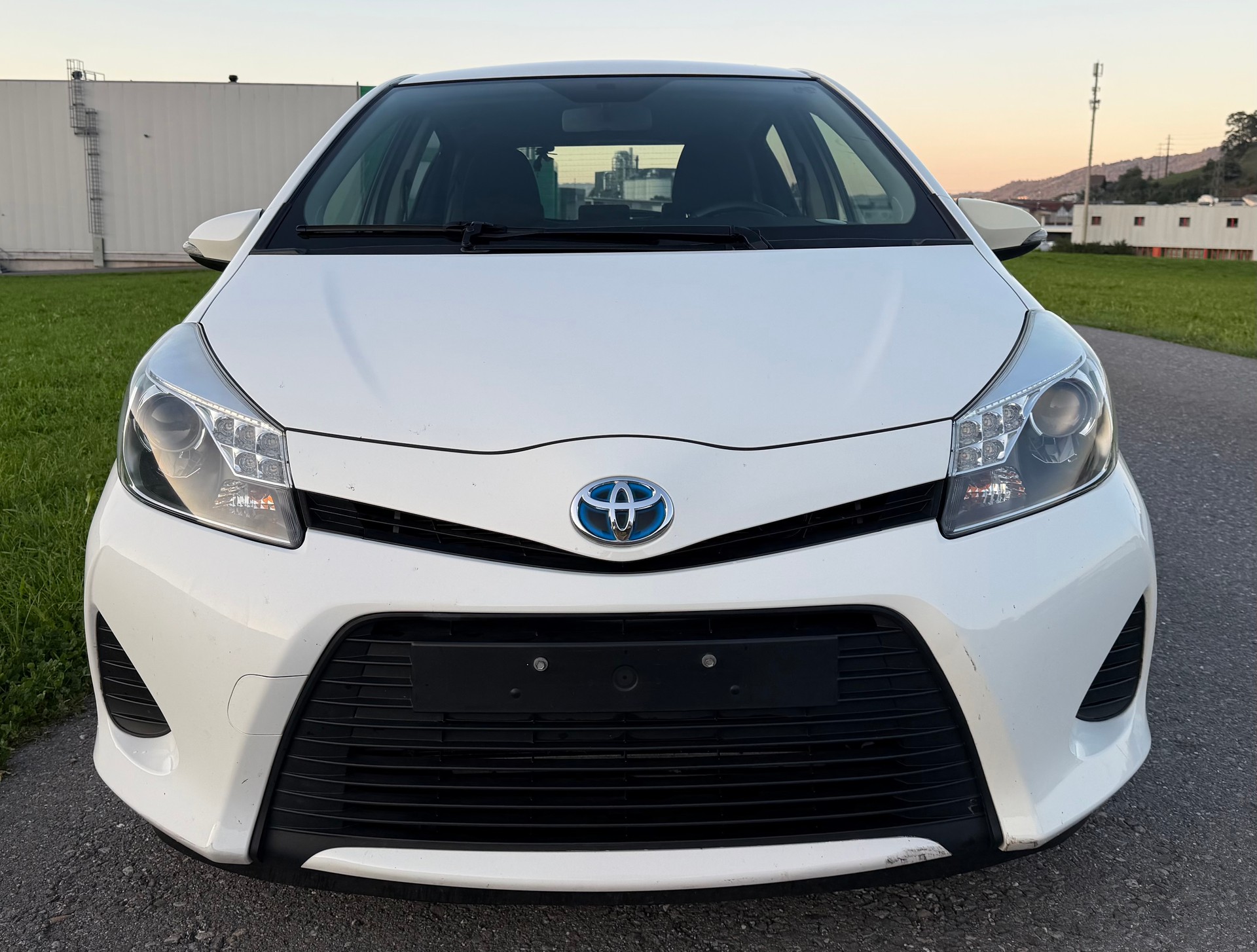TOYOTA Yaris 1.5 VVT-i Hybrid Luna CVT-image-6