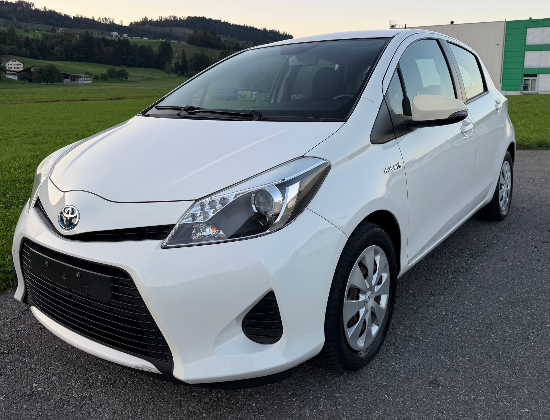 TOYOTA Yaris 1.5 VVT-i Hybrid Luna CVT