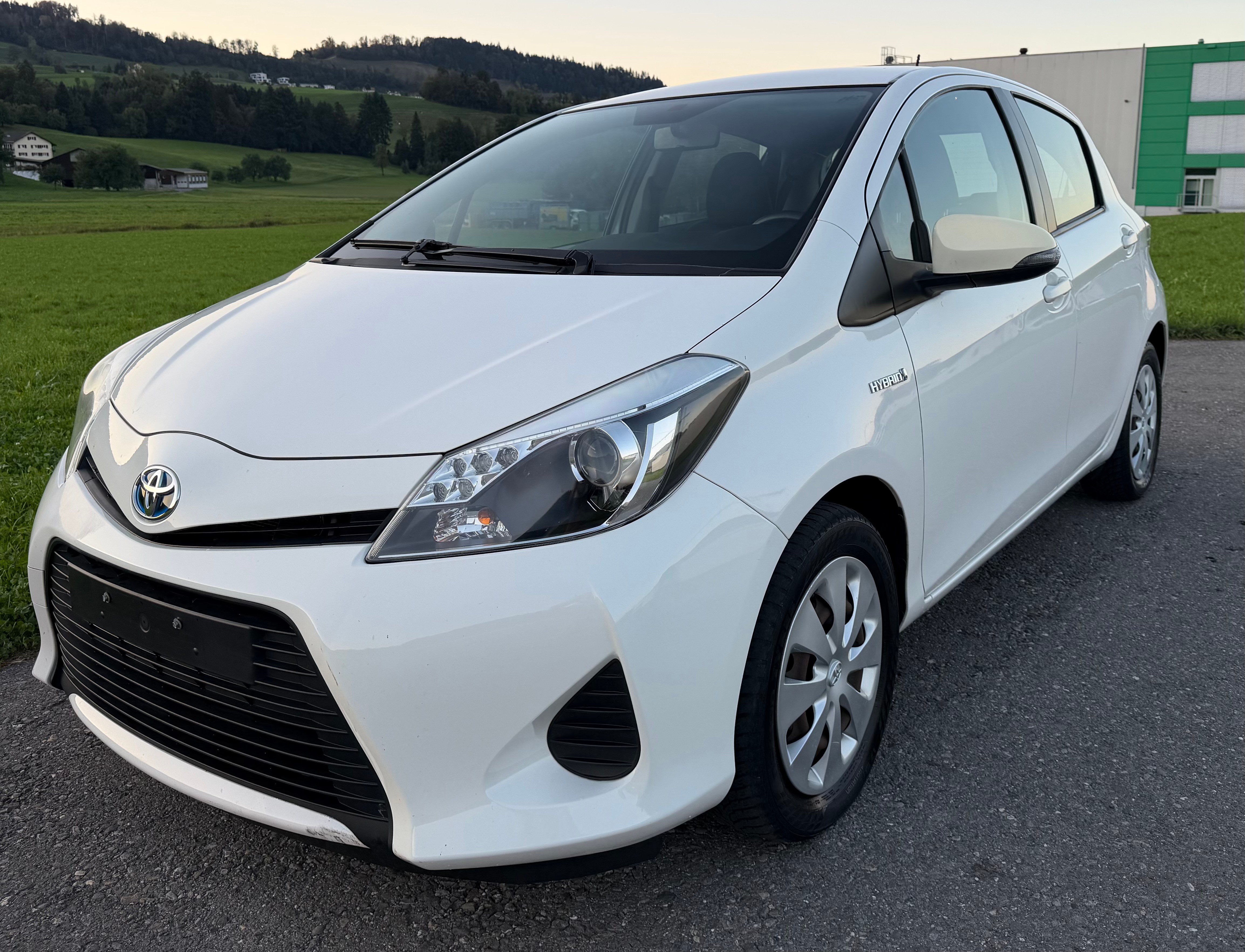 TOYOTA Yaris 1.5 VVT-i Hybrid Luna CVT — slika 1