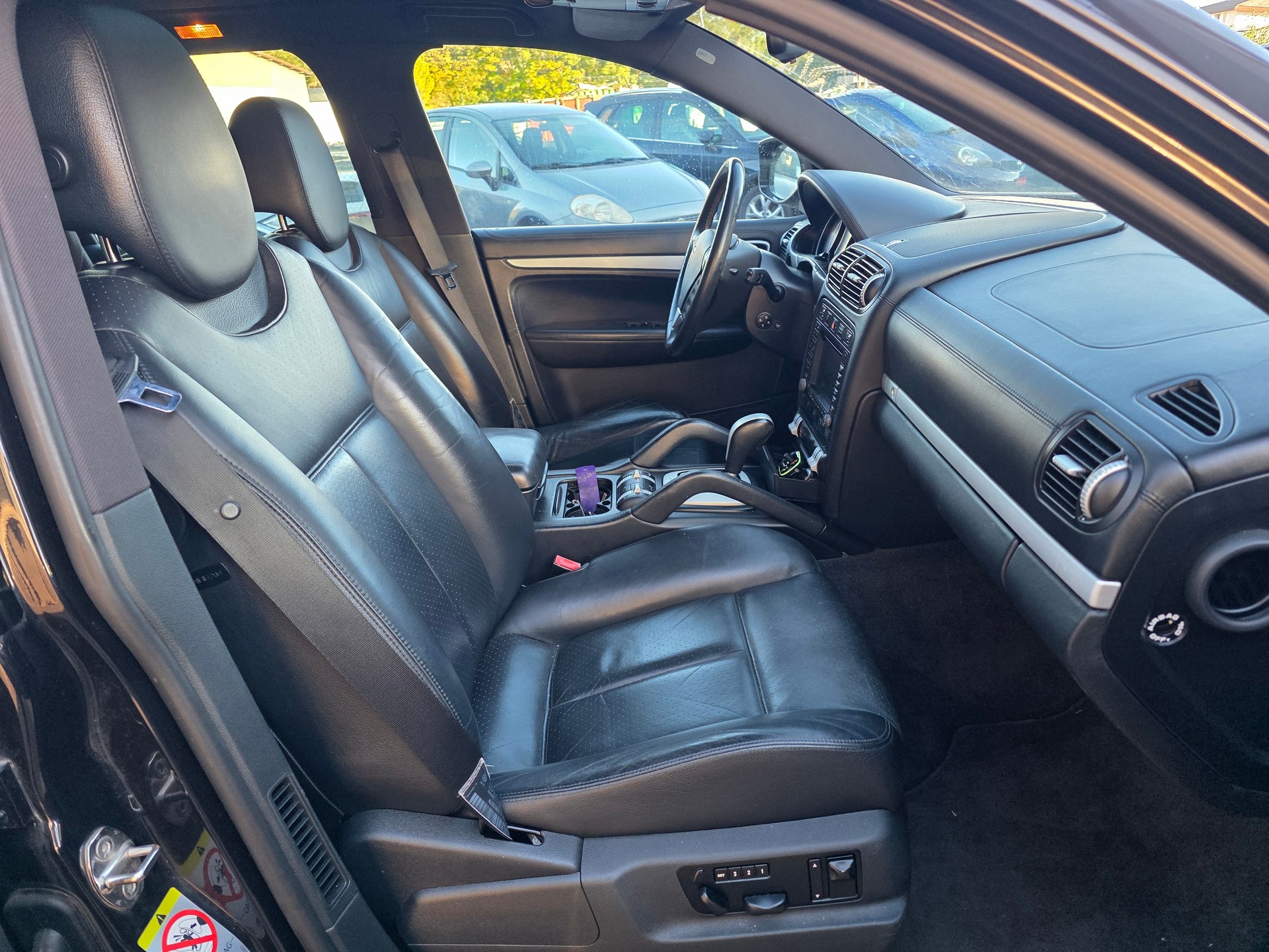 PORSCHE Cayenne-image-3