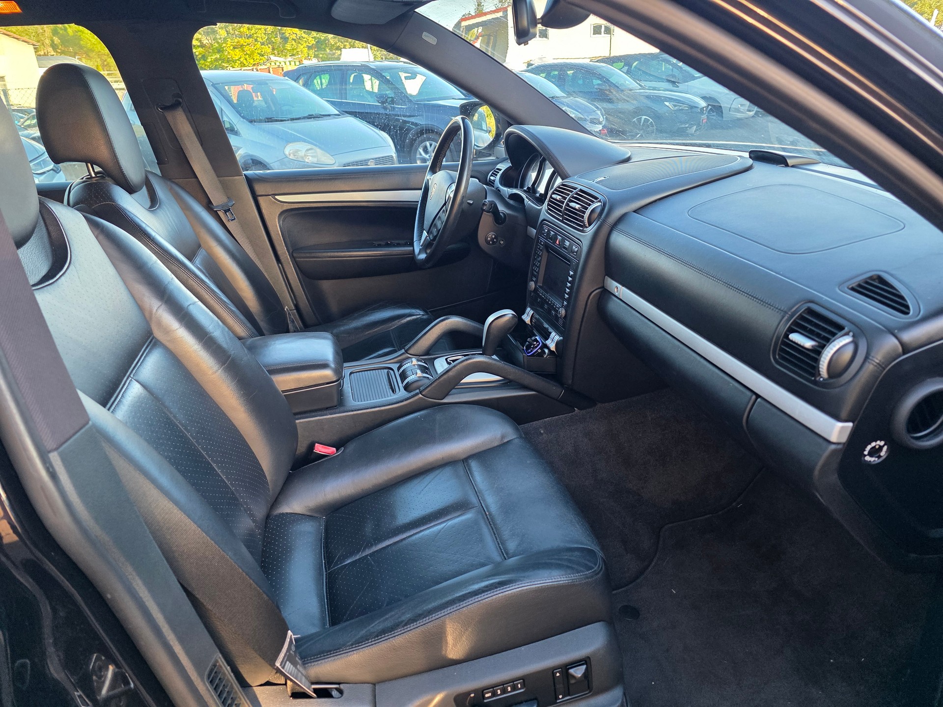 PORSCHE Cayenne-image-4