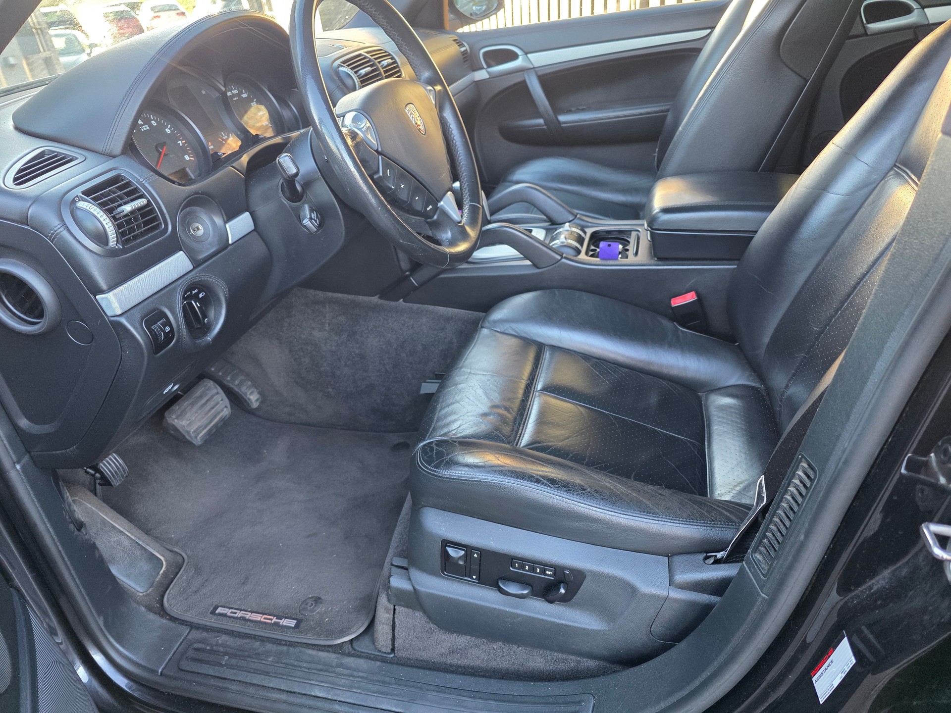 PORSCHE Cayenne-image-1