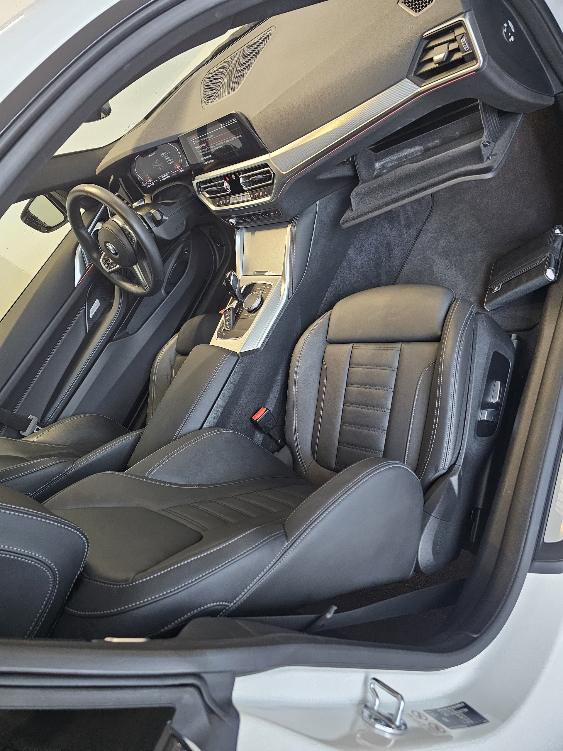 BMW M440i xDrive-image-2