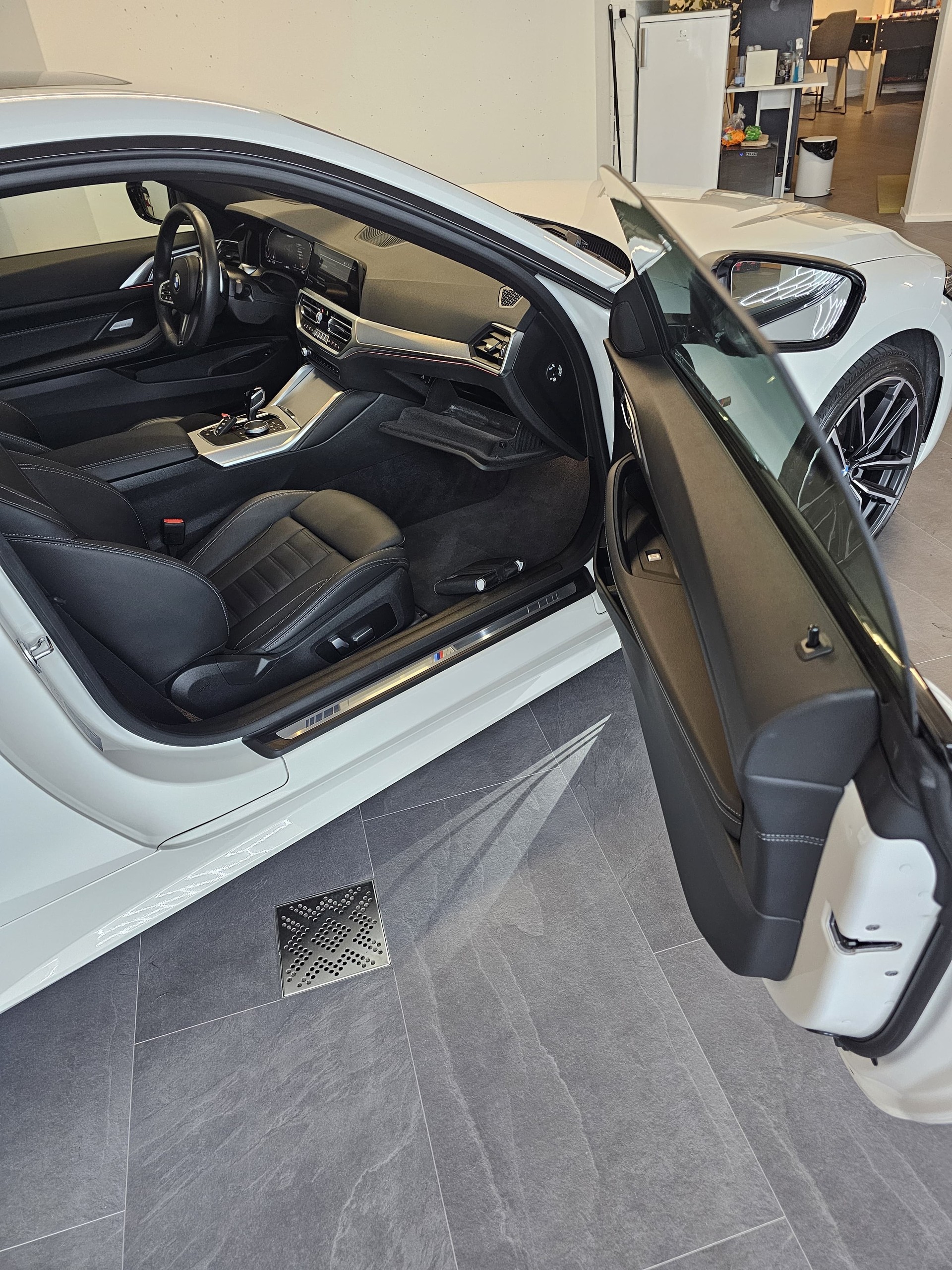 BMW M440i xDrive-image-3