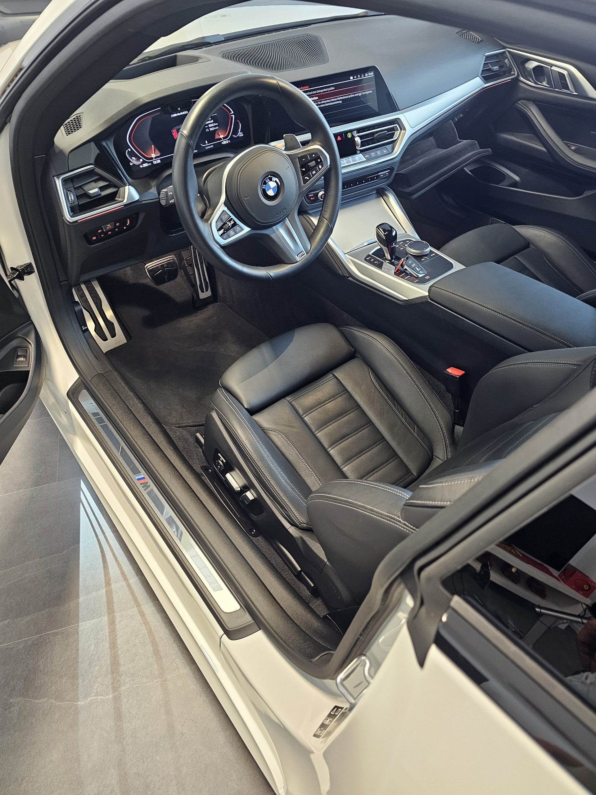 BMW M440i xDrive-image-1