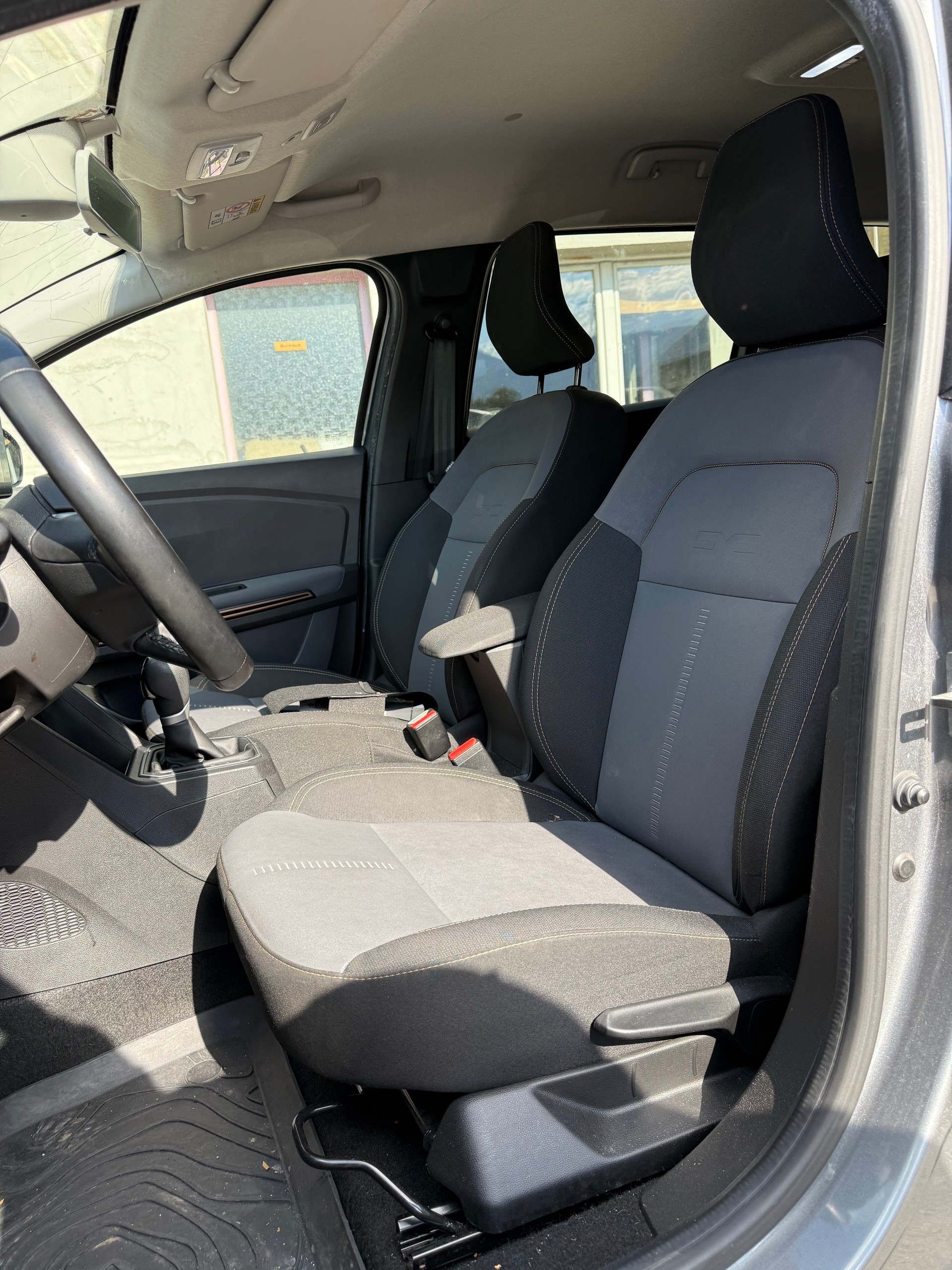 DACIA Jogger HEV 140 Extreme-image-10