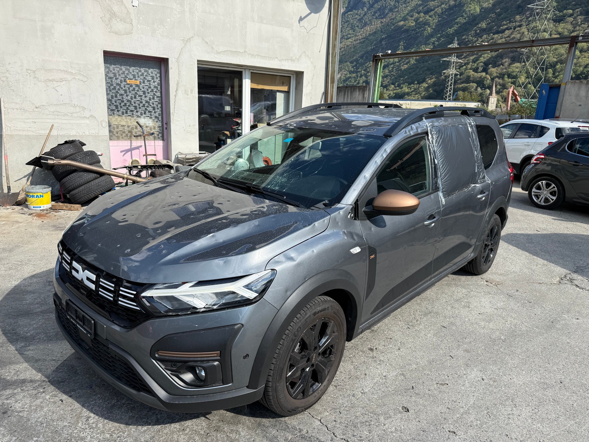 DACIA Jogger HEV 140 Extreme-image-1