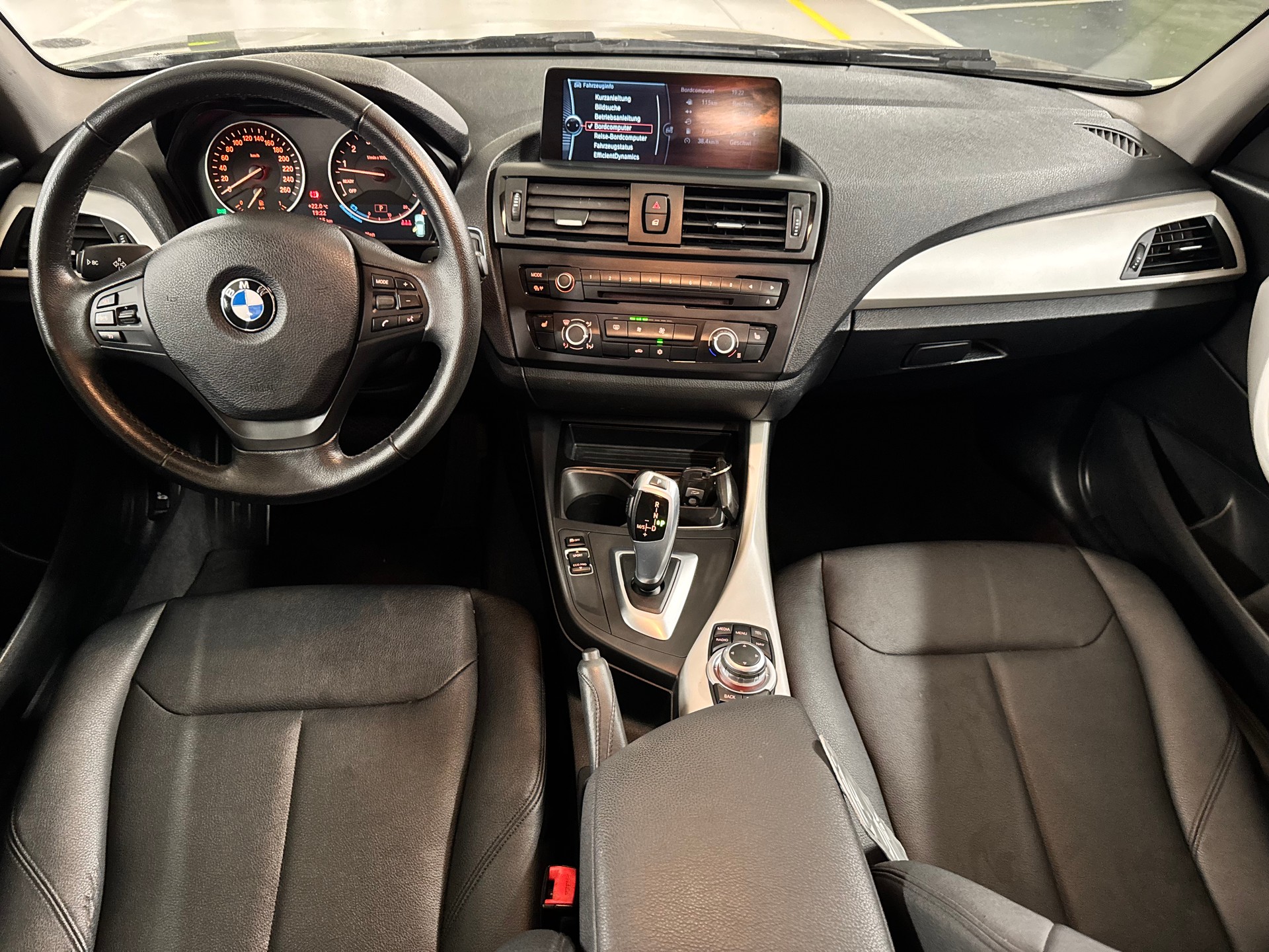 BMW 118i Sport Line Steptronic-image-11