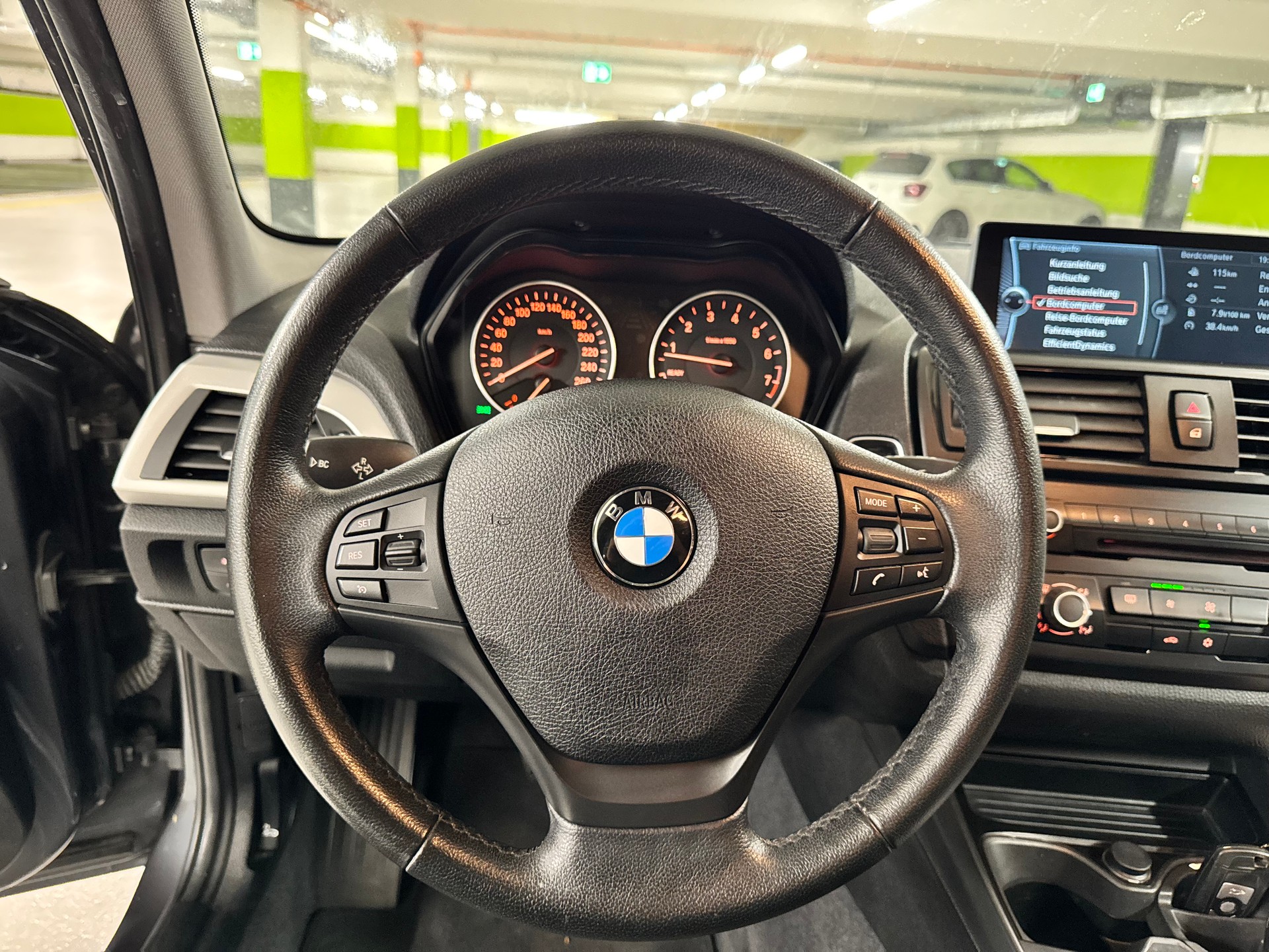 BMW 118i Sport Line Steptronic-image-13