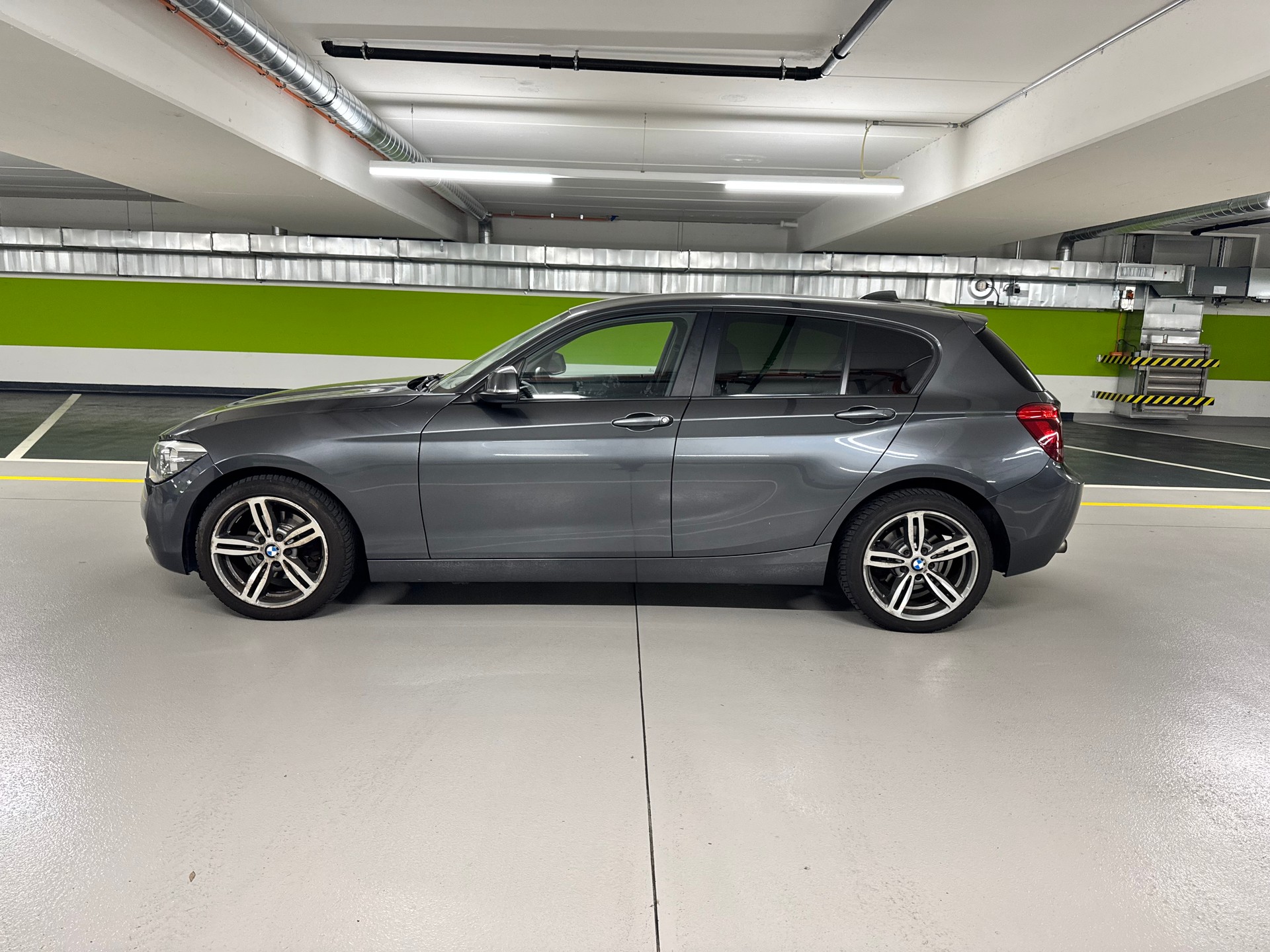 BMW 118i Sport Line Steptronic-image-7