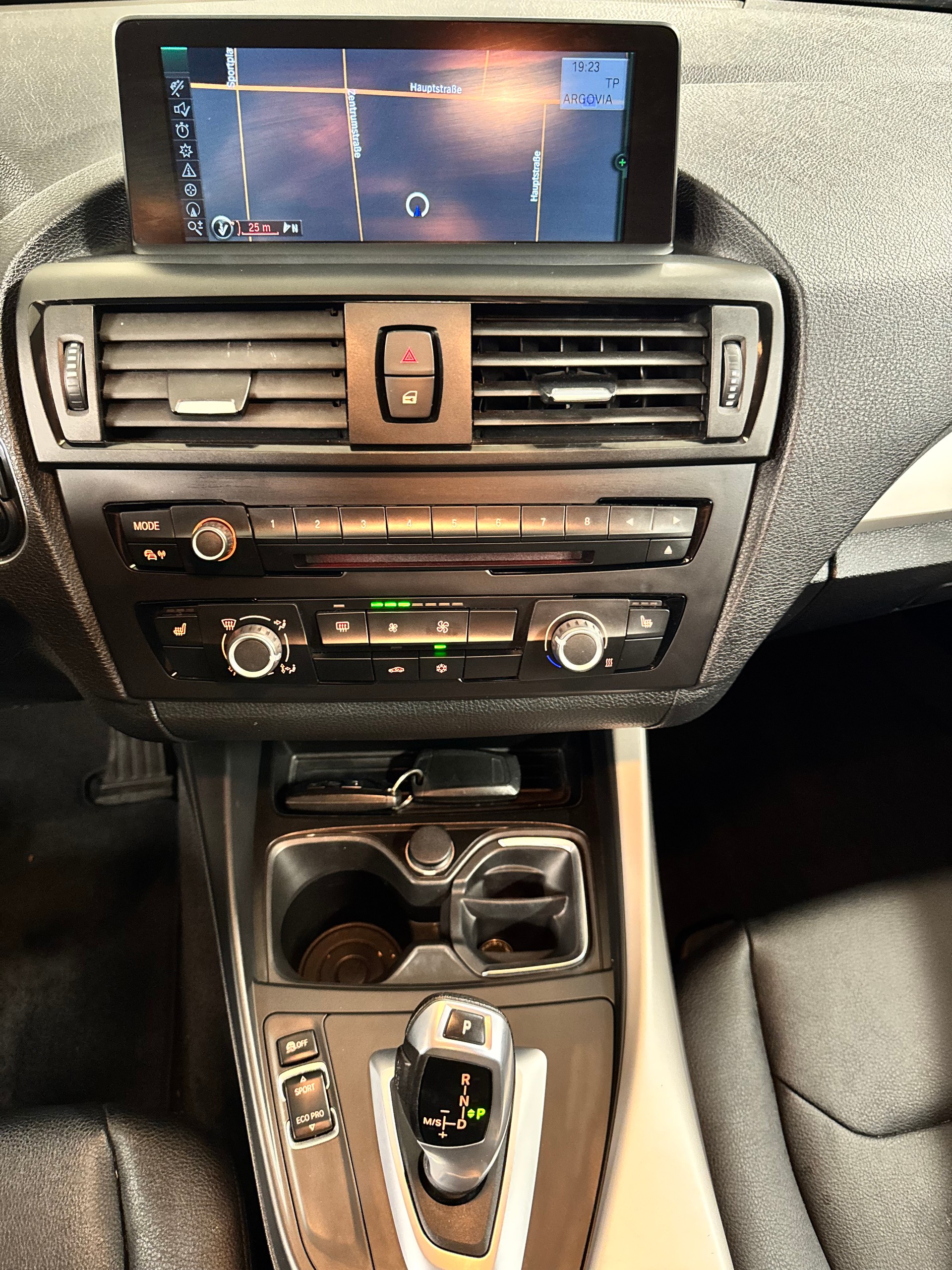BMW 118i Sport Line Steptronic-image-12