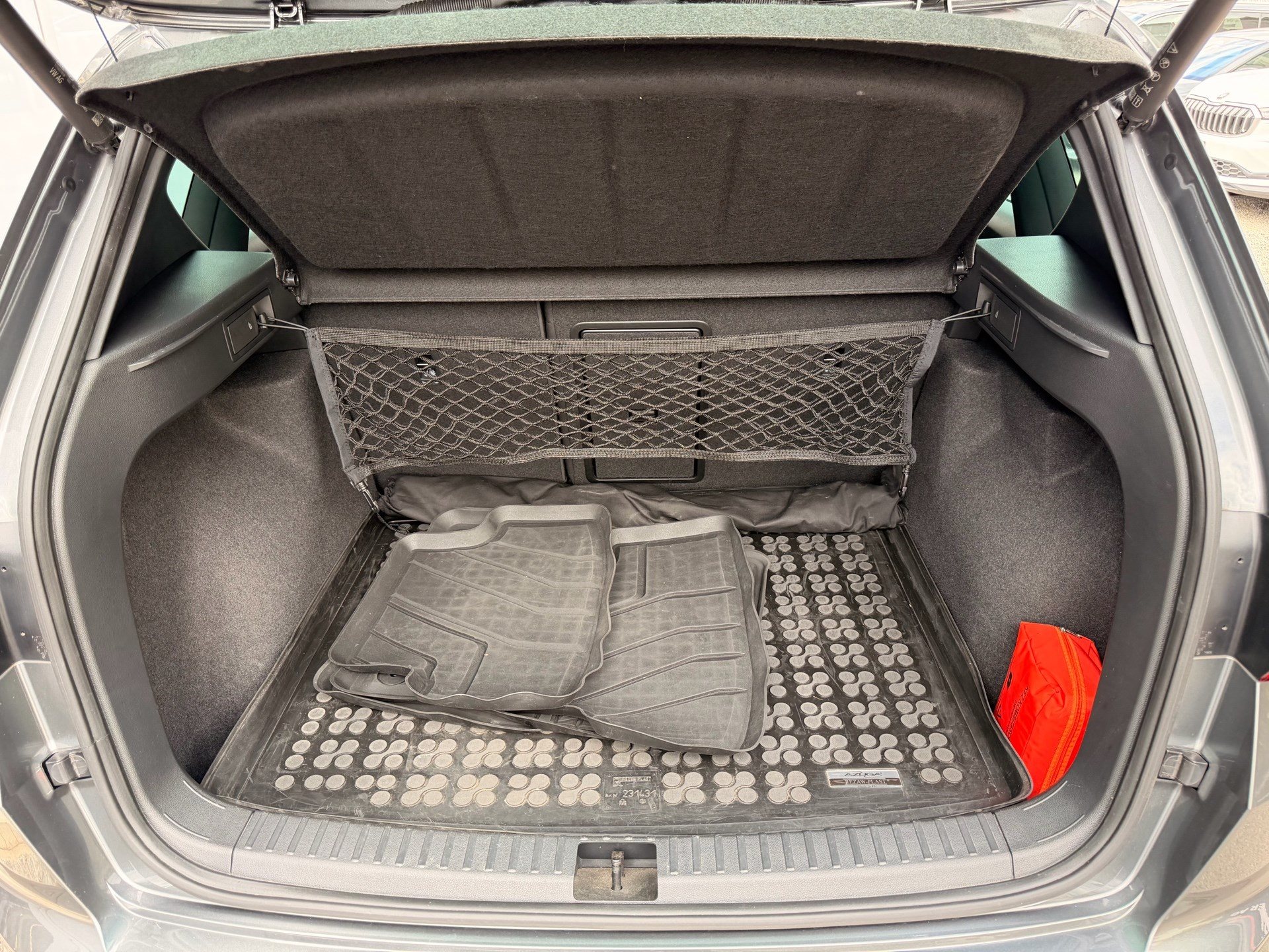 CUPRA Ateca VZ 4Drive 2.0 TSI 300PS *** TOPAUSSTATTUNG & FRISCH AB SERVICE ***-image-27