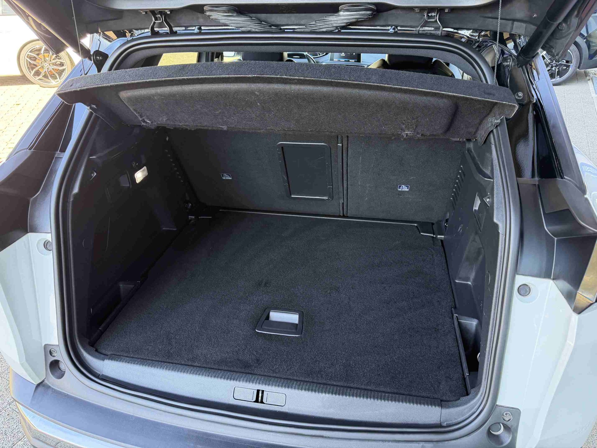 PEUGEOT 3008 1.6 THP GT Line-image-5