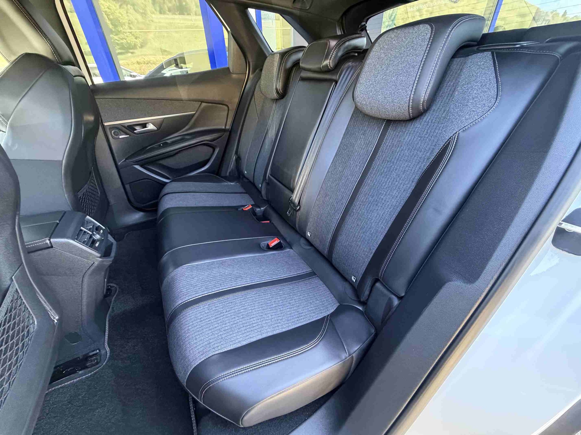 PEUGEOT 3008 1.6 THP GT Line-image-8