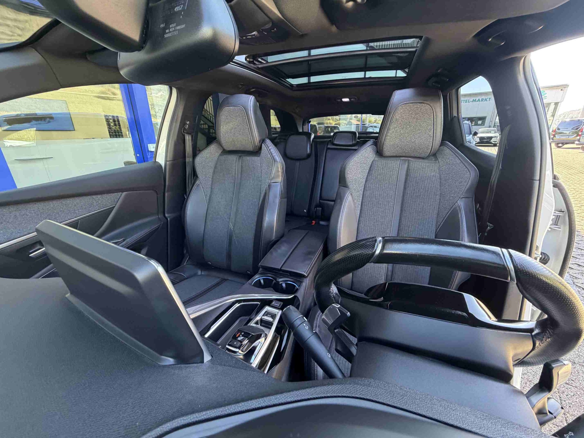 PEUGEOT 3008 1.6 THP GT Line-image-7