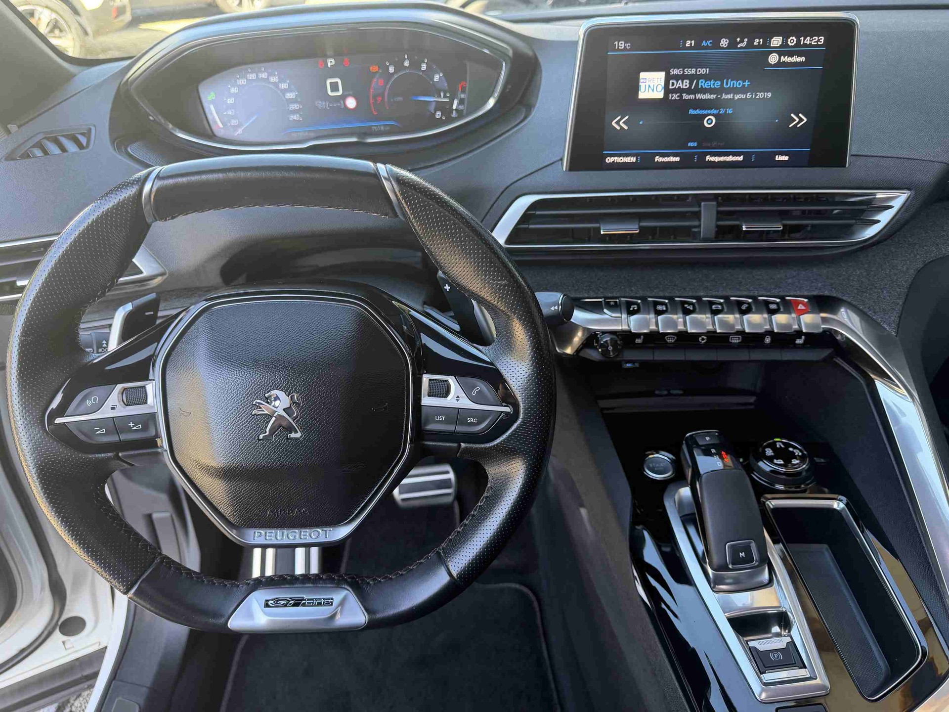 PEUGEOT 3008 1.6 THP GT Line-image-10