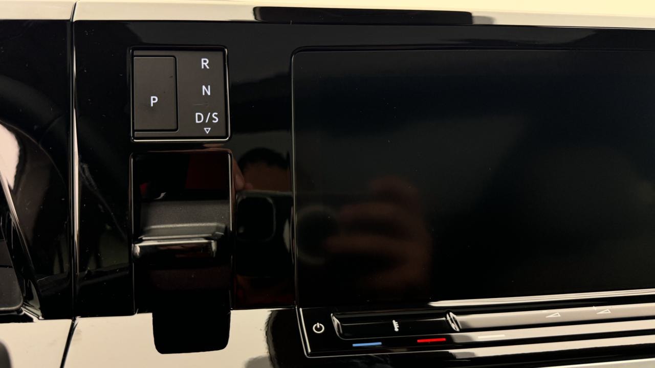 VW Multivan 1.5 eHybrid Life Edition 4Motion DSG-image-11