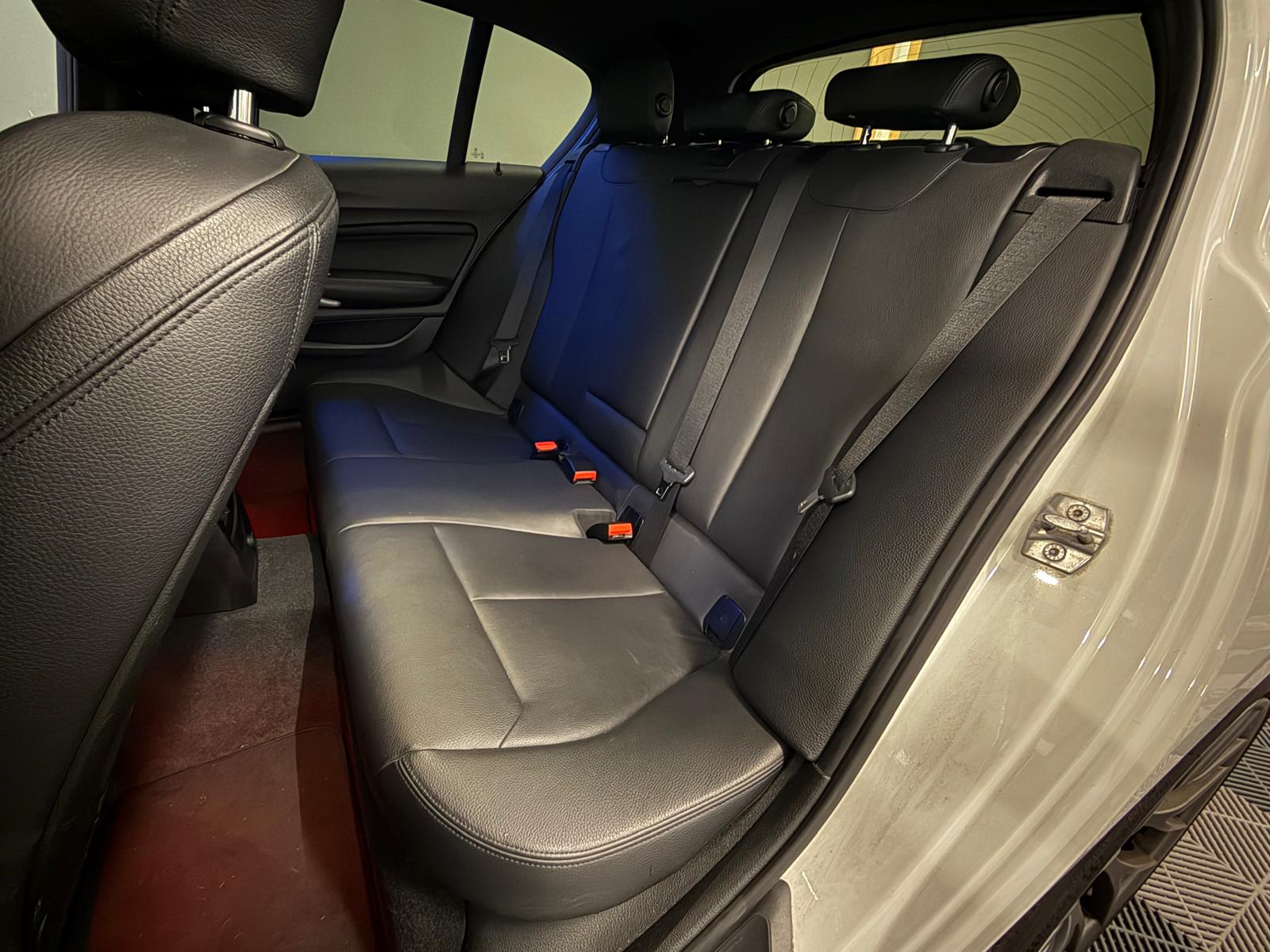 BMW M135i xDrive Steptronic-image-11
