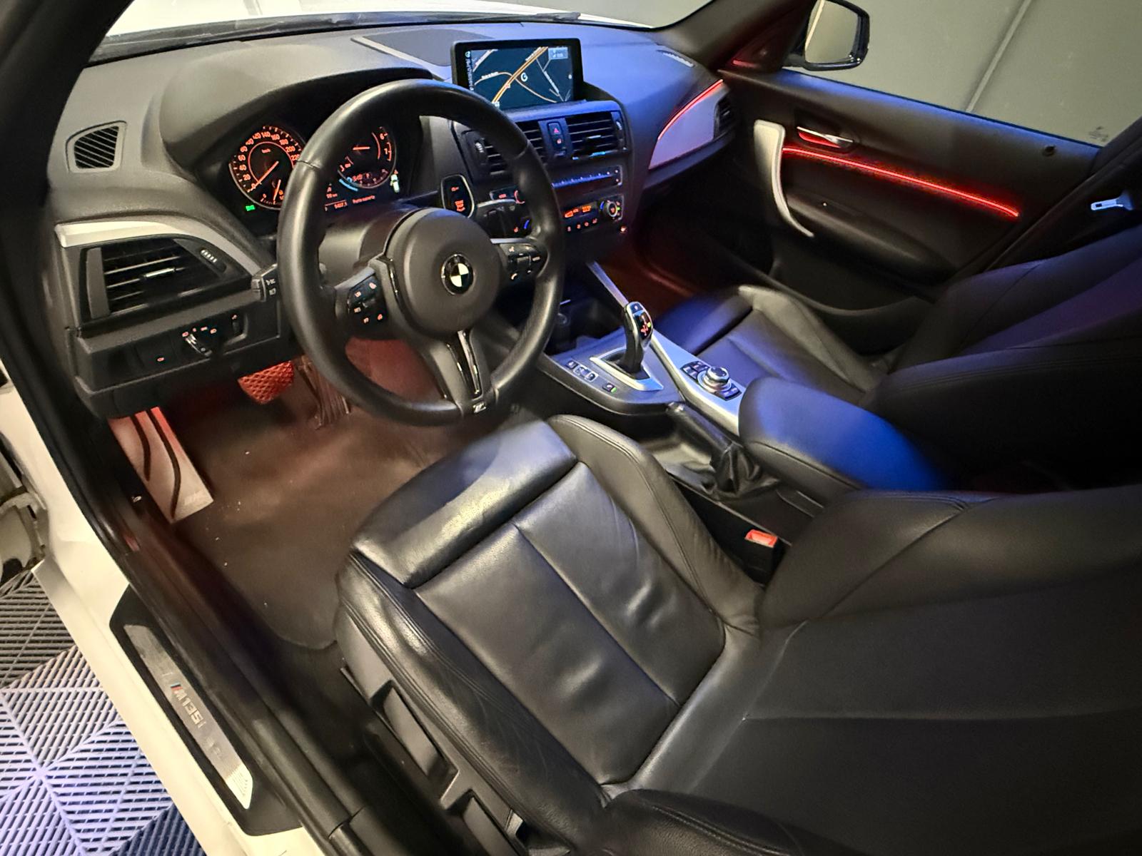 BMW M135i xDrive Steptronic-image-1