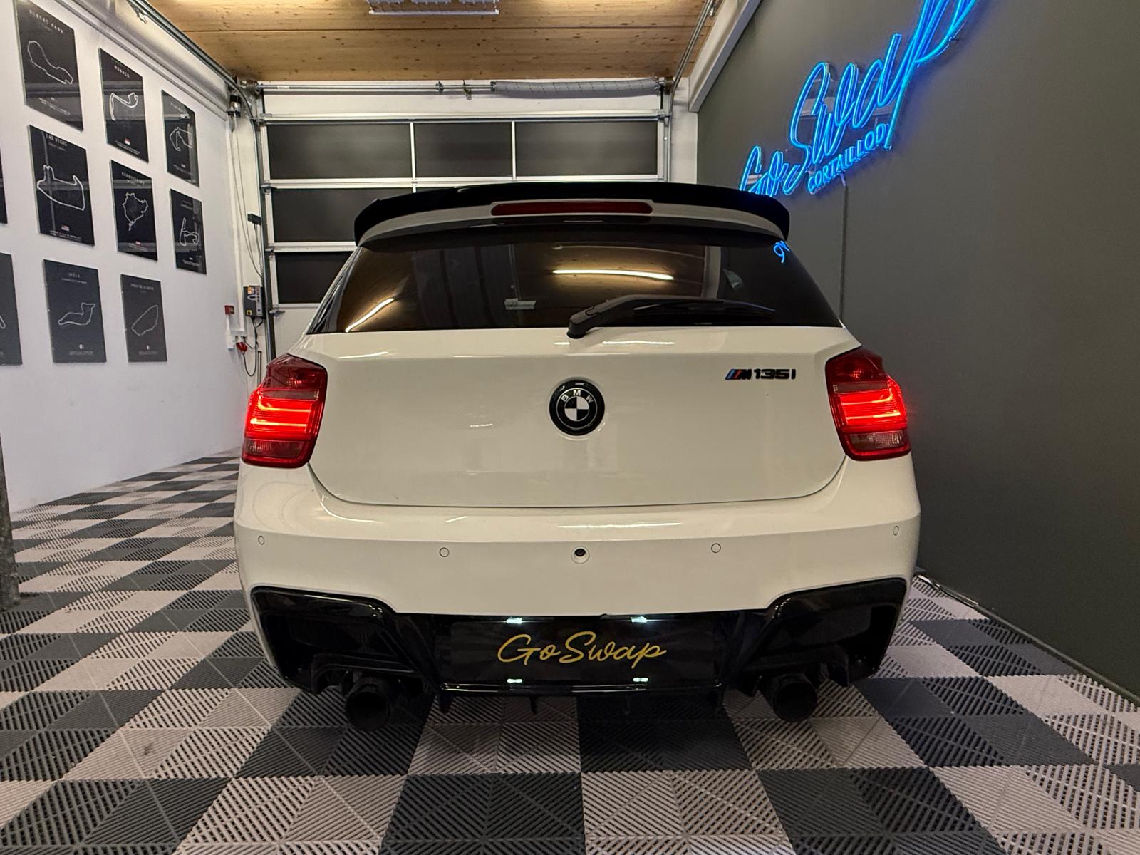 BMW M135i xDrive Steptronic-image-4