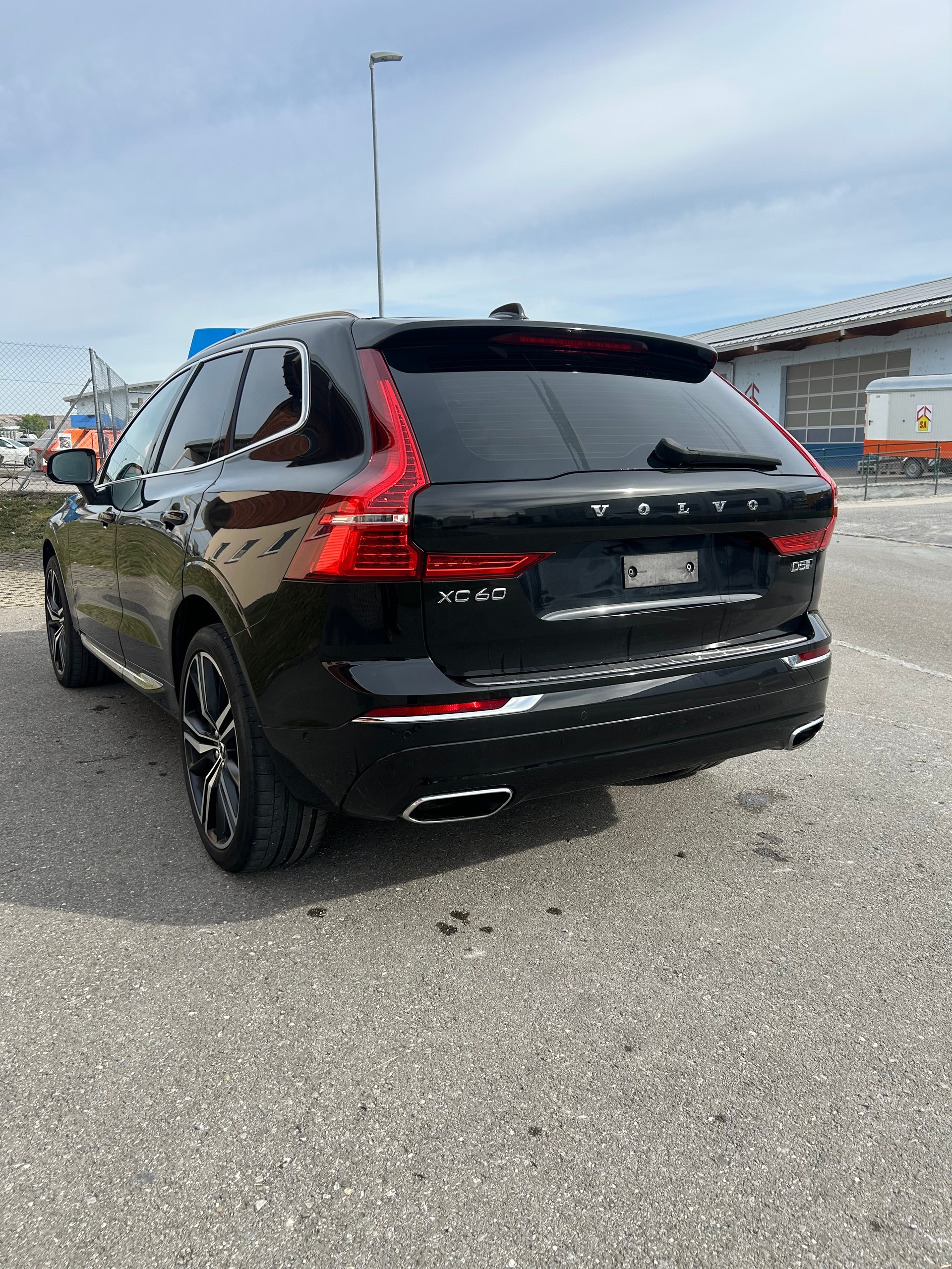 VOLVO XC60 D5 AWD Inscription Geartronic-image-3