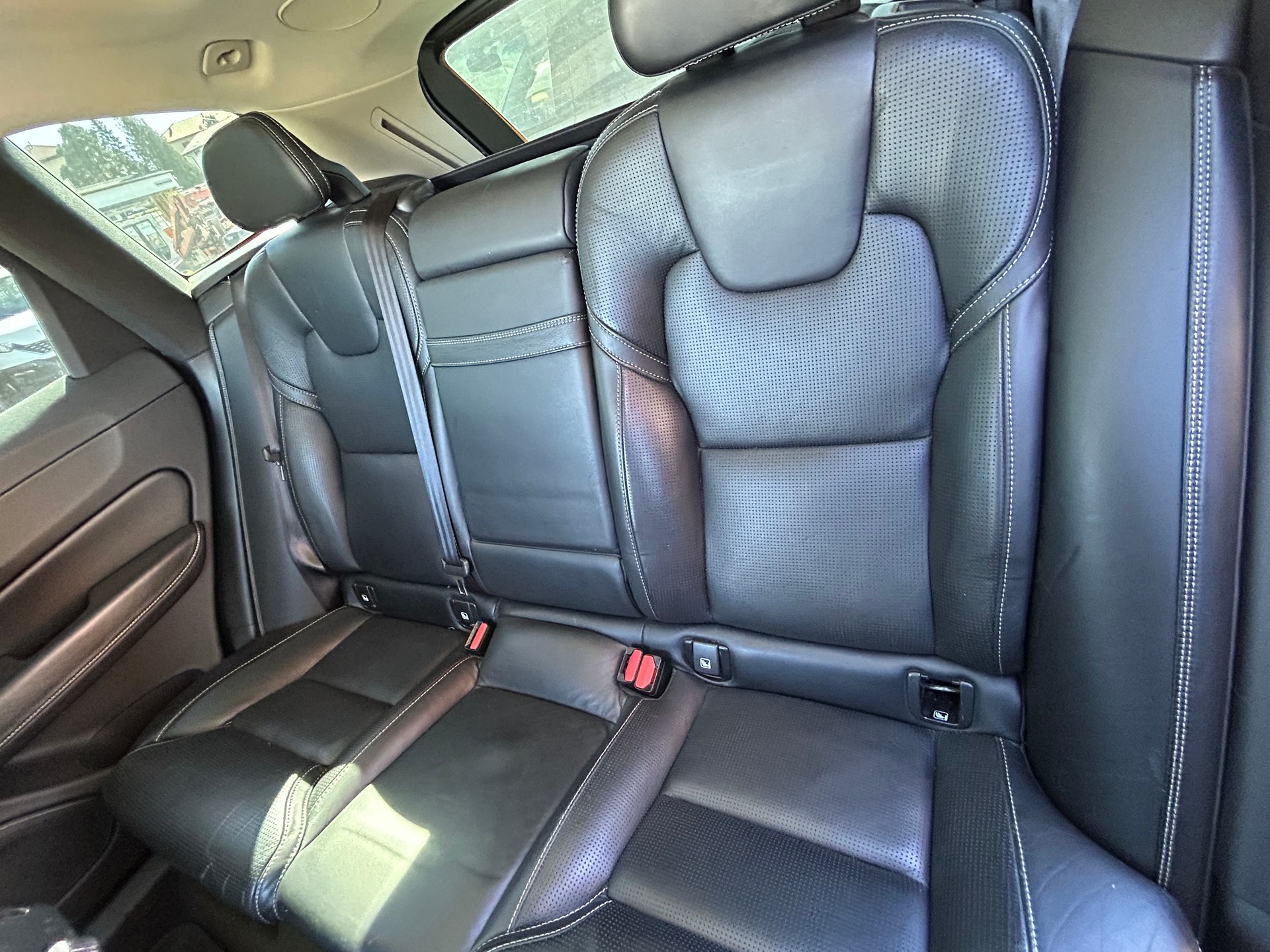 VOLVO XC60 D5 AWD Inscription Geartronic-image-8