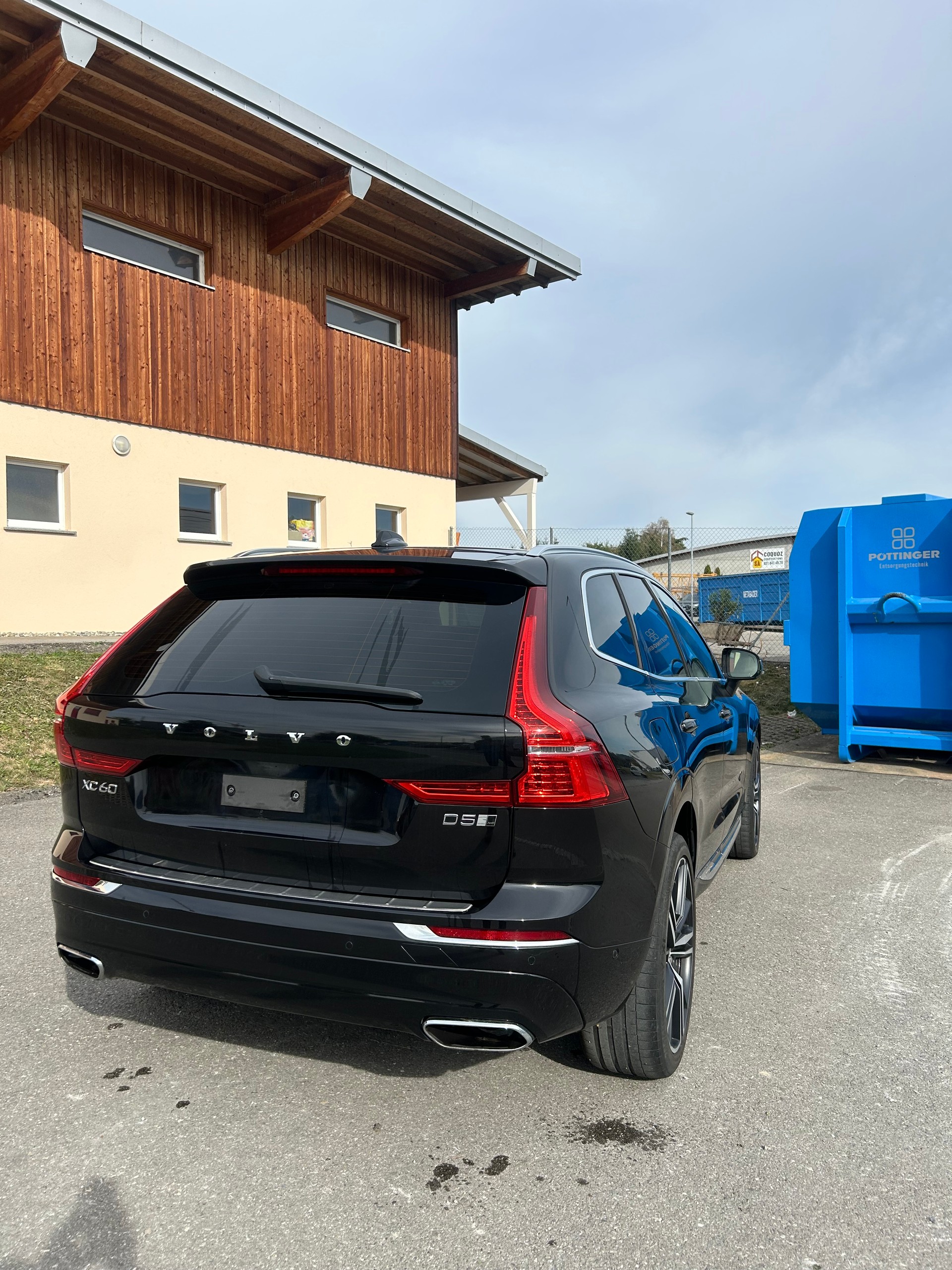 VOLVO XC60 D5 AWD Inscription Geartronic-image-4