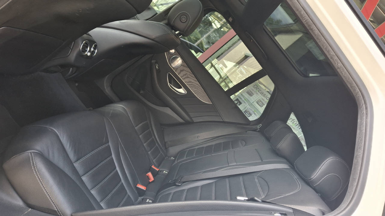 MERCEDES-BENZ C 400 AMG Line 4matic Kombi-image-8