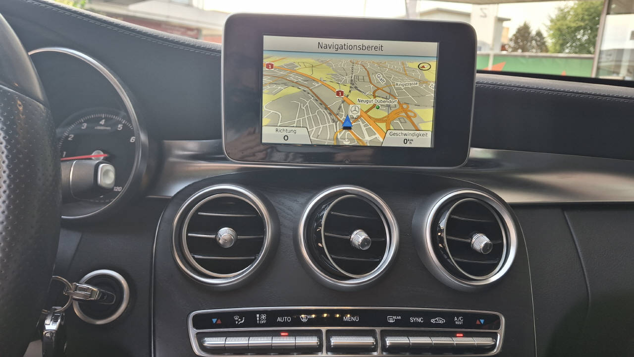 MERCEDES-BENZ C 400 AMG Line 4matic Kombi-image-12