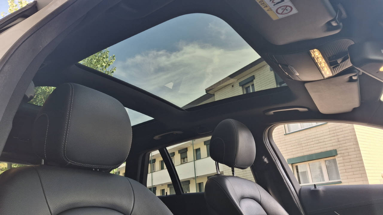 MERCEDES-BENZ C 400 AMG Line 4matic Kombi-image-6