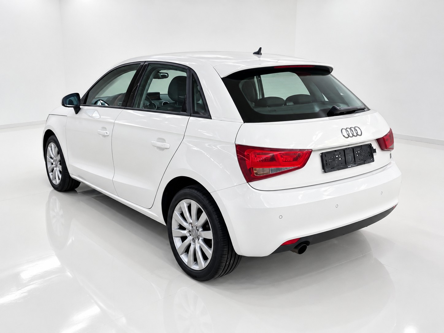 AUDI A1 Sportback 1.6 TDI Attraction-image-4