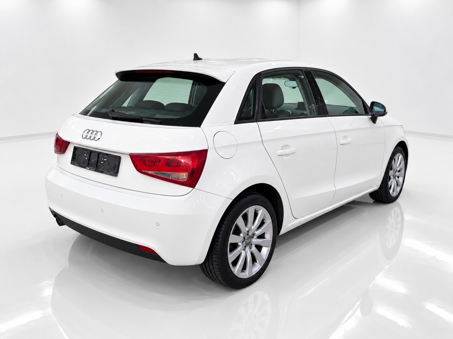 AUDI A1 Sportback 1.6 TDI Attraction-image-2