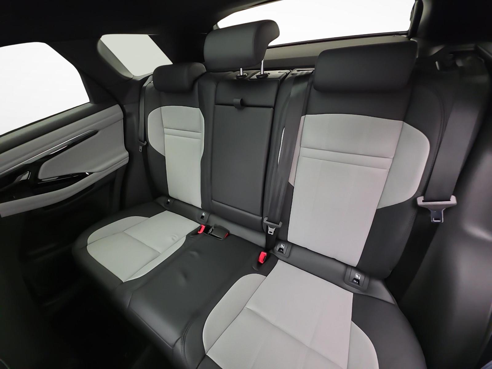 LAND ROVER Range Rover Evoque 2.0 T 250 R-Dynamic SE-image-10