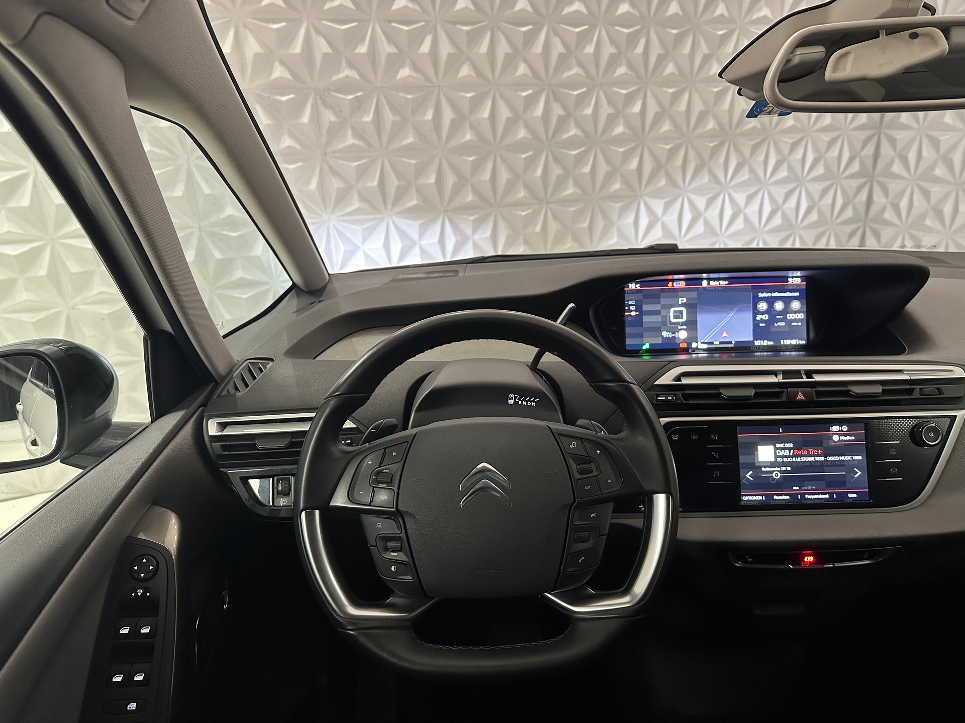 CITROEN Grand C4 Spacetourer **7-PLÄTZER** 1.5 BlueHDi Shine EAT8-image-24