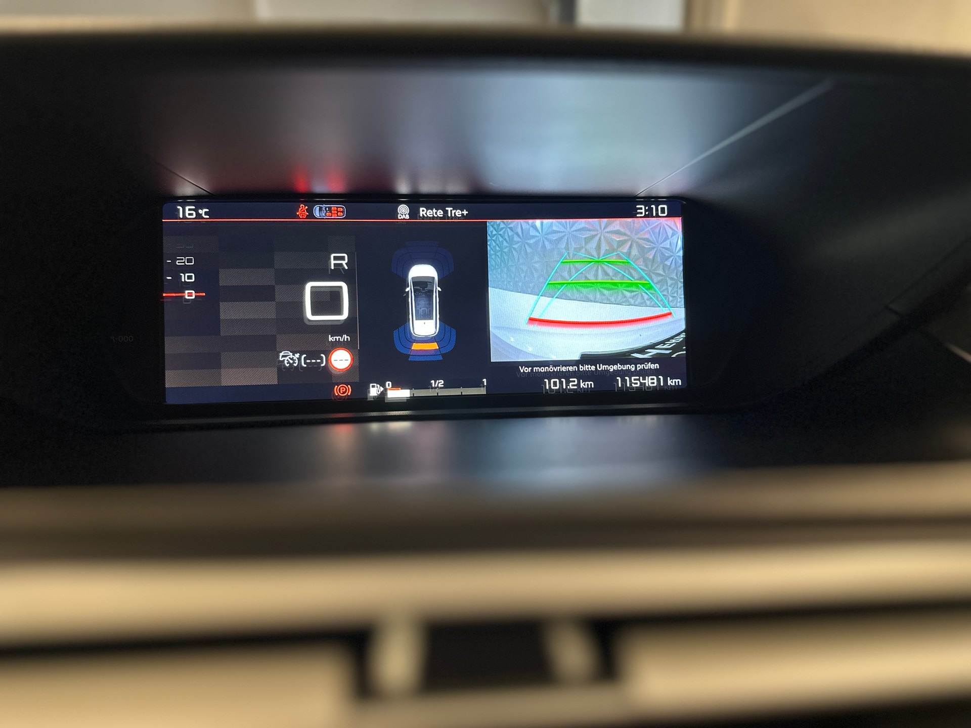 CITROEN Grand C4 Spacetourer **7-PLÄTZER** 1.5 BlueHDi Shine EAT8-image-22